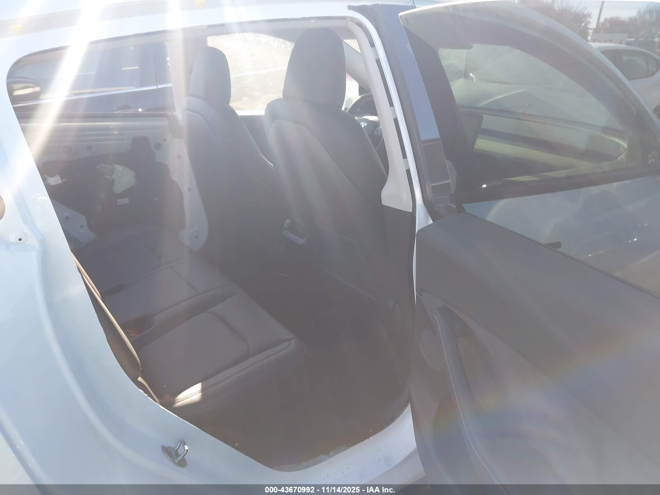 TESLA MODEL image 8