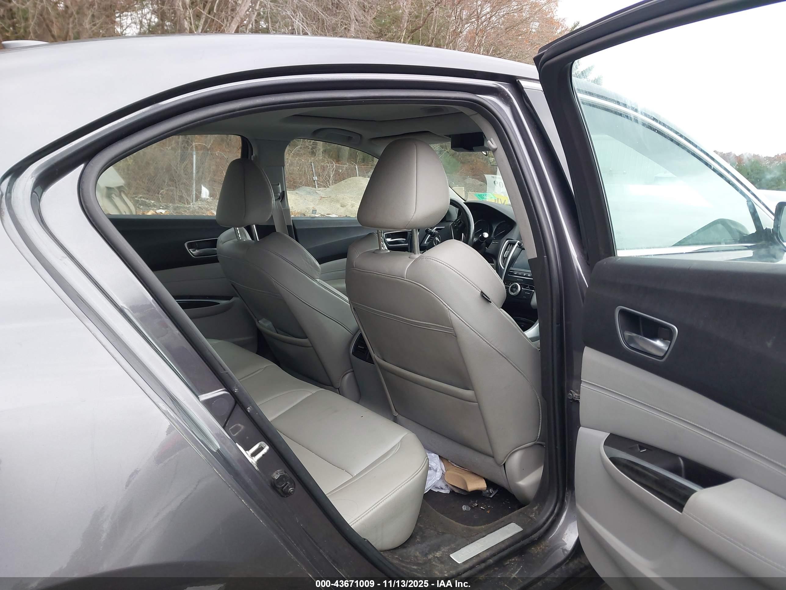 ACURA TLX image 8