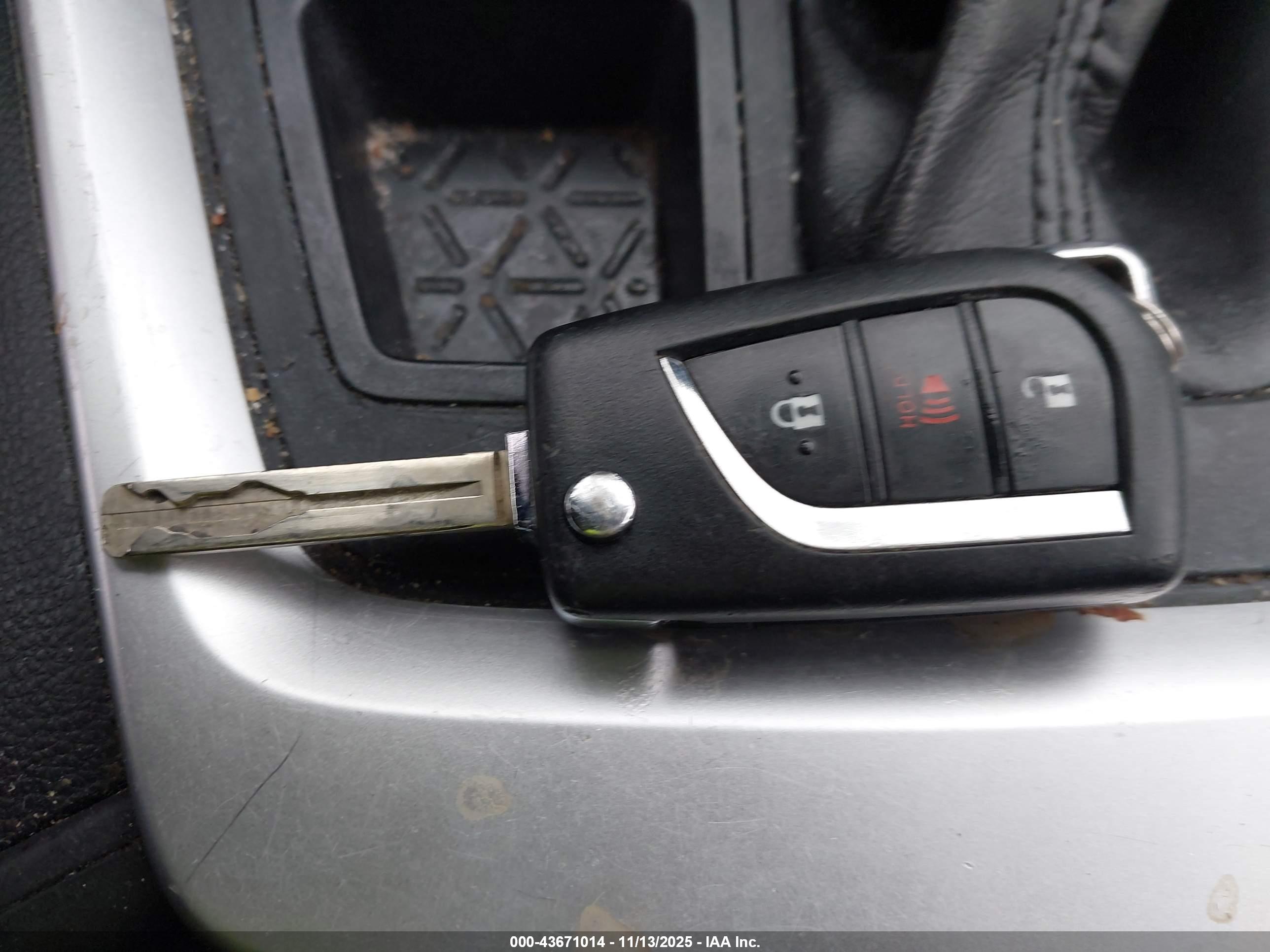 TOYOTA RAV4 image 11
