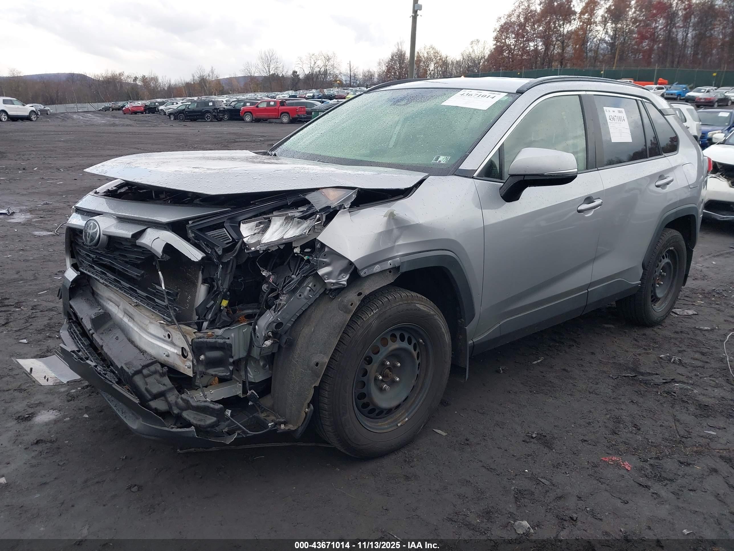 TOYOTA RAV4 image 2