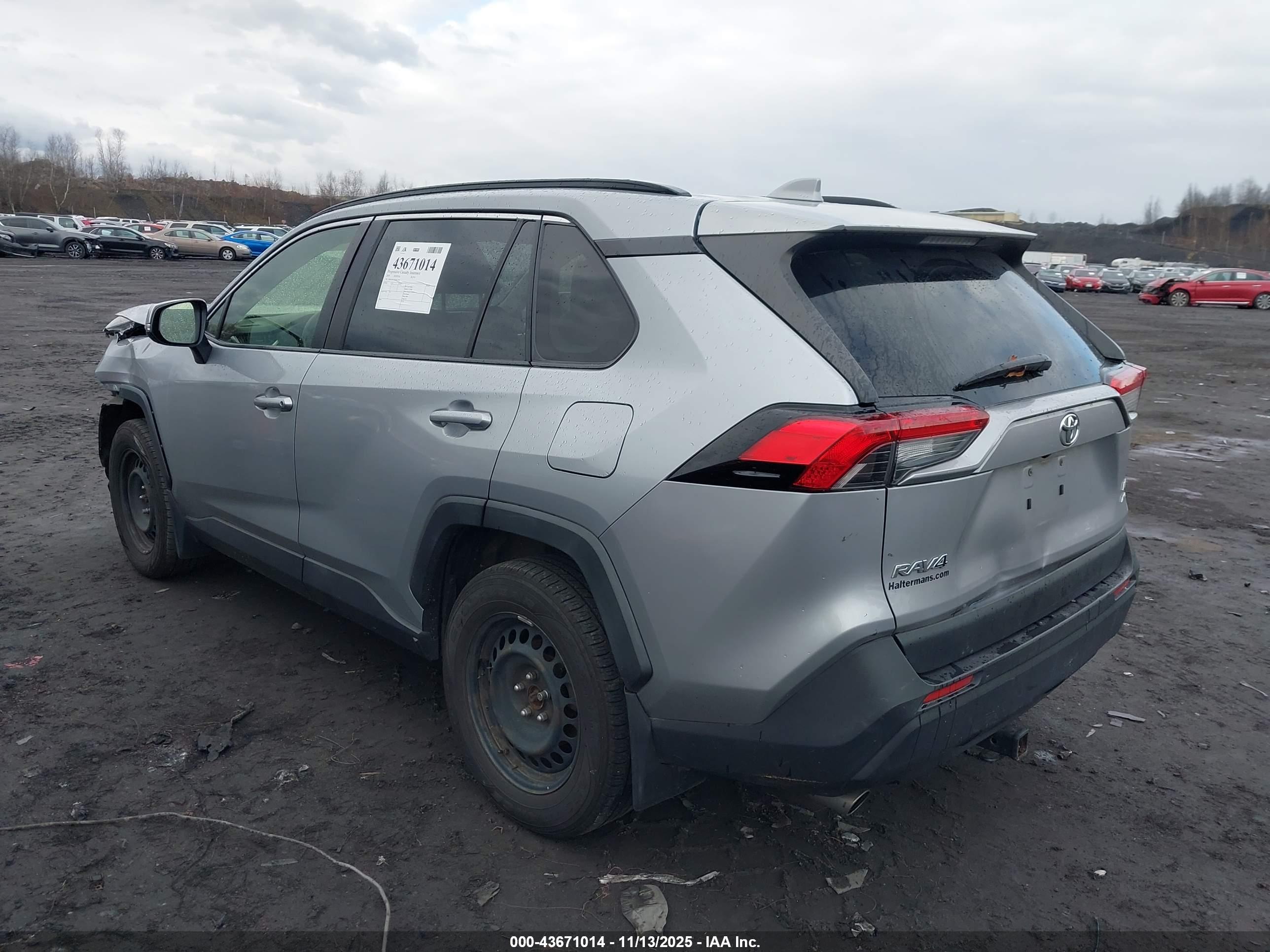 TOYOTA RAV4 image 3