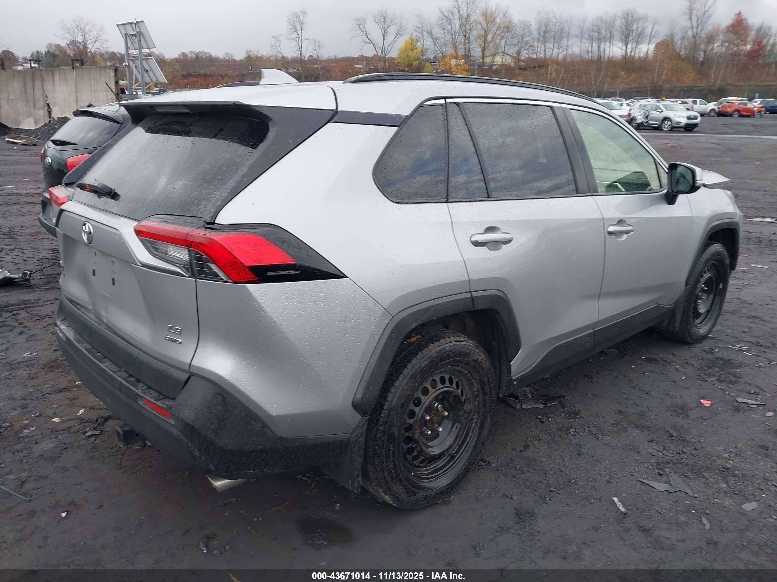 TOYOTA RAV4 image 4