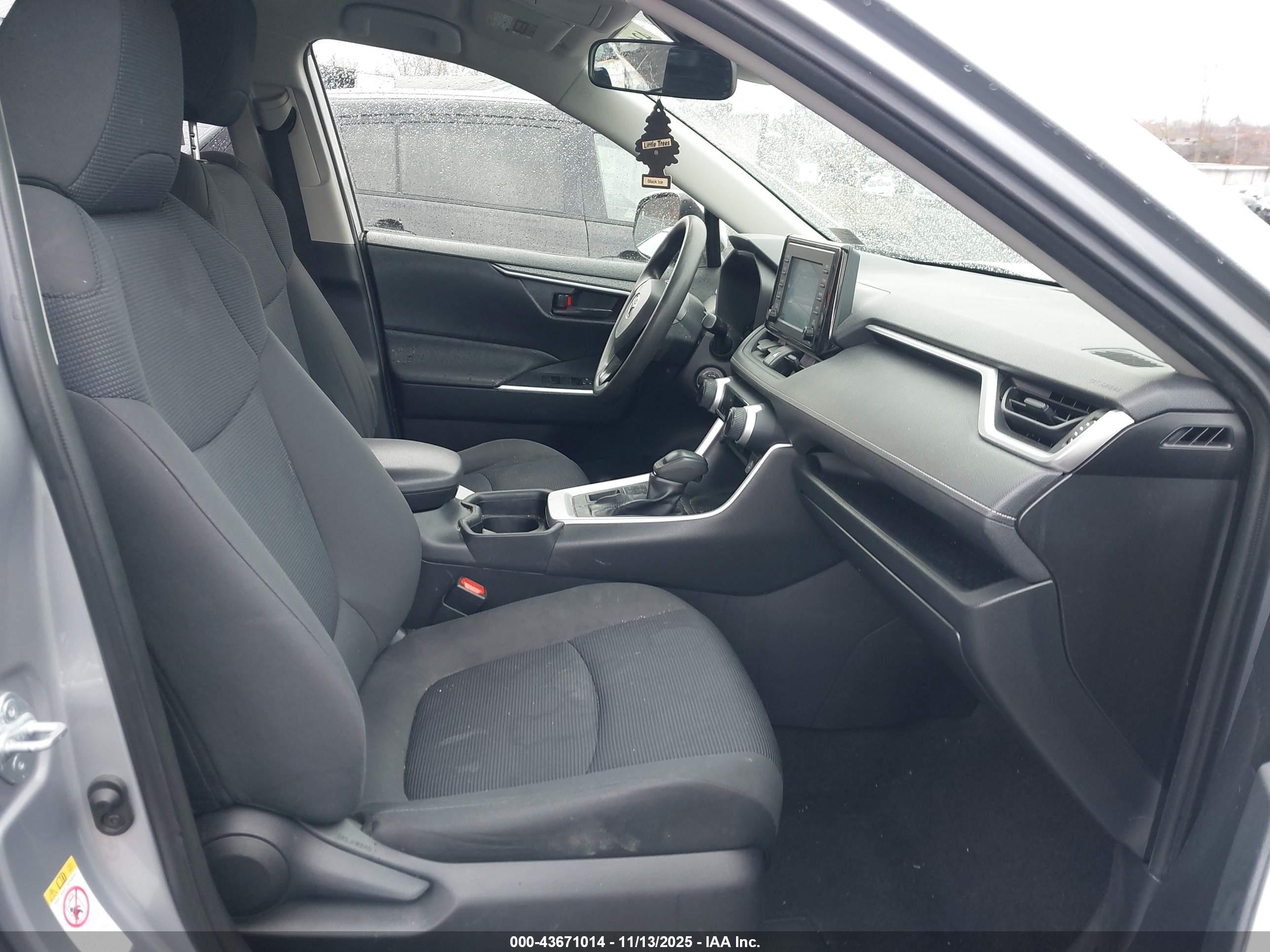 TOYOTA RAV4 image 5