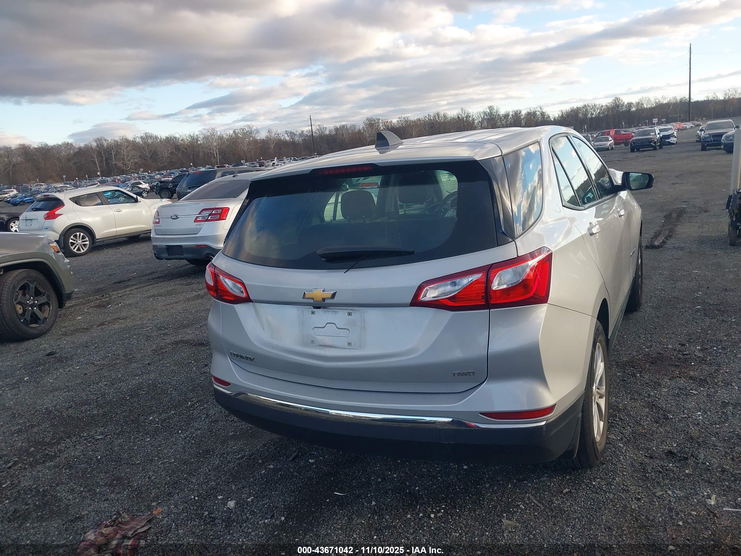 CHEVROLET EQUINOX image 4