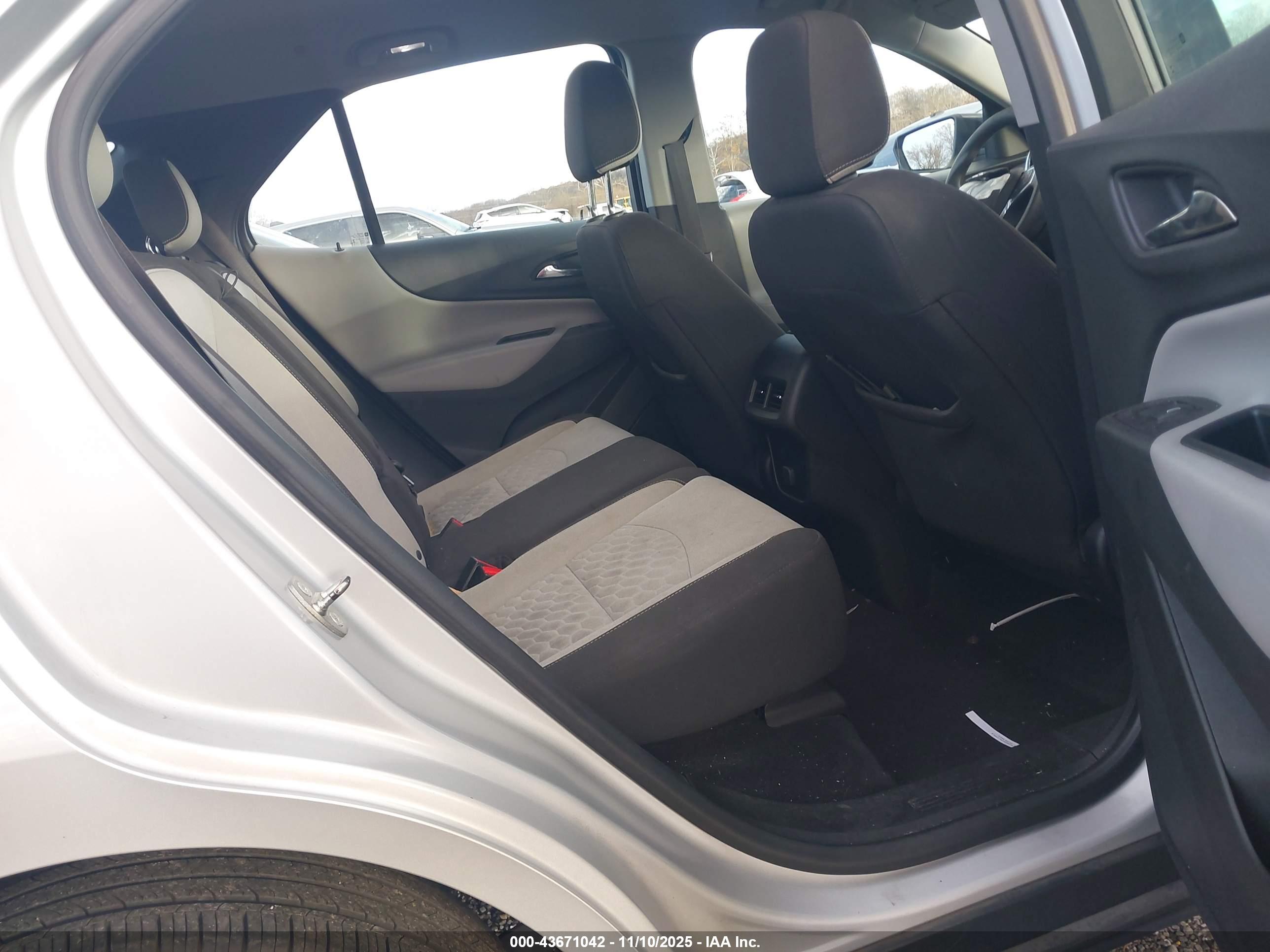 CHEVROLET EQUINOX image 8