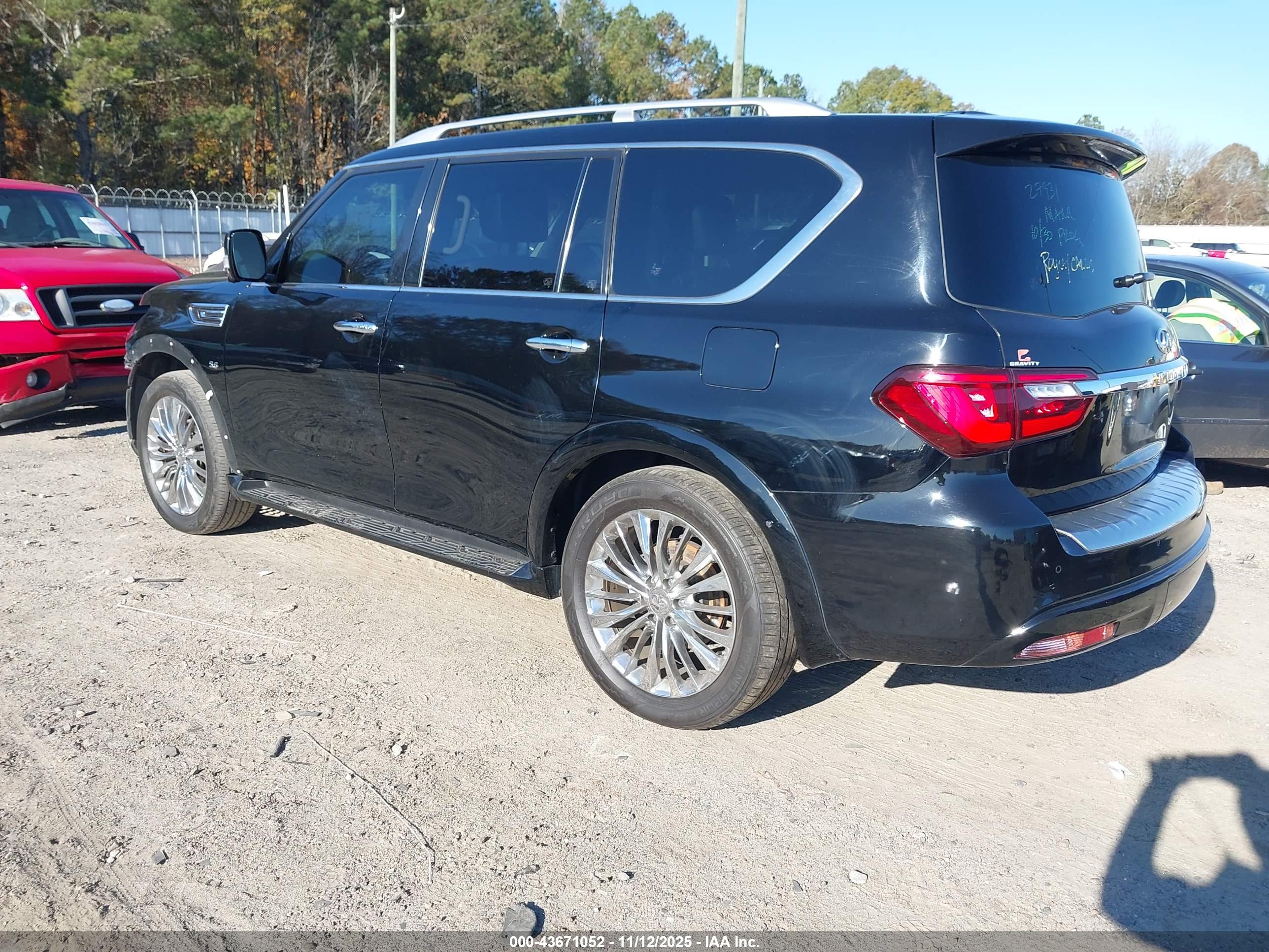 INFINITI QX80 image 3