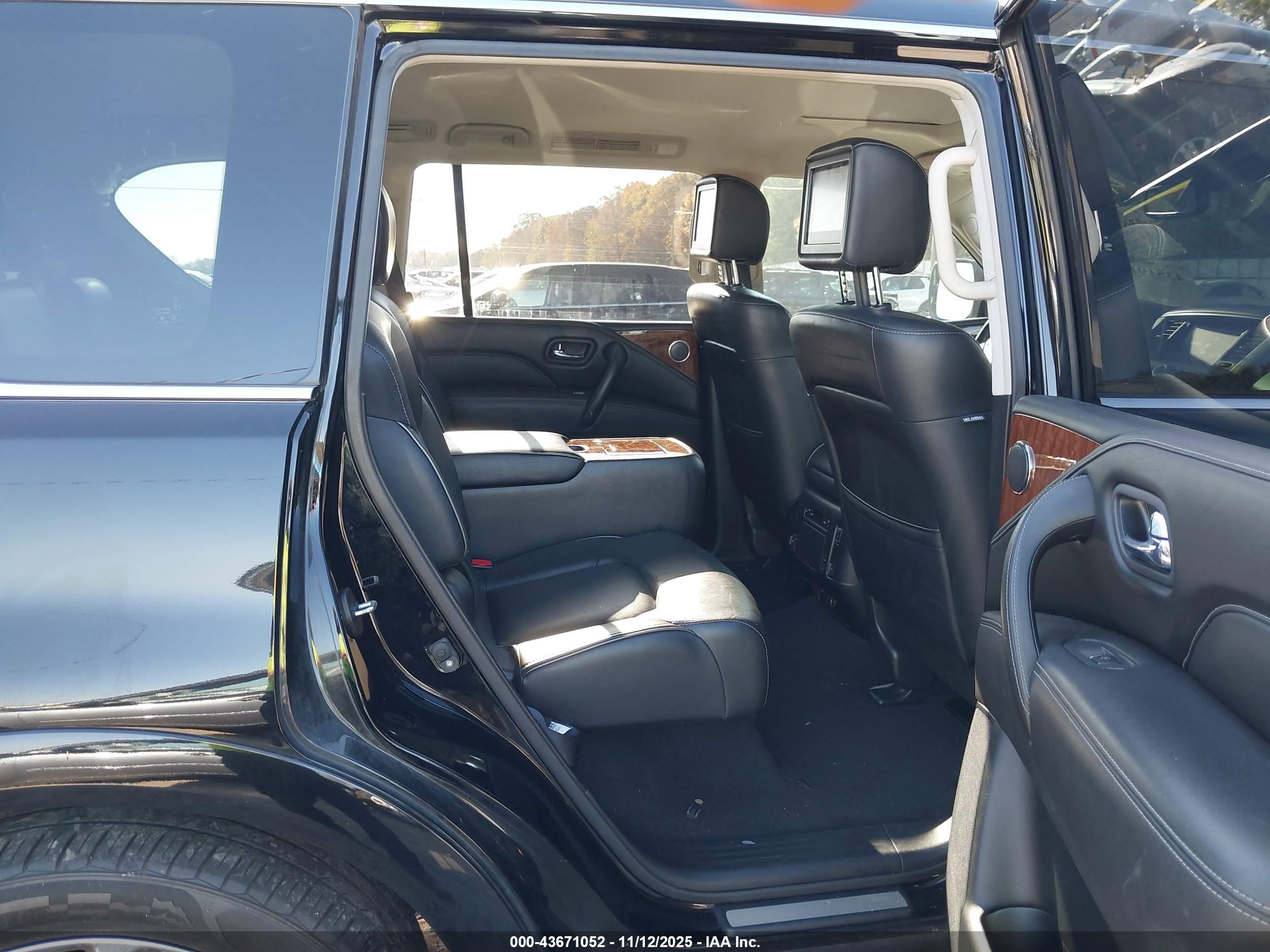 INFINITI QX80 image 8
