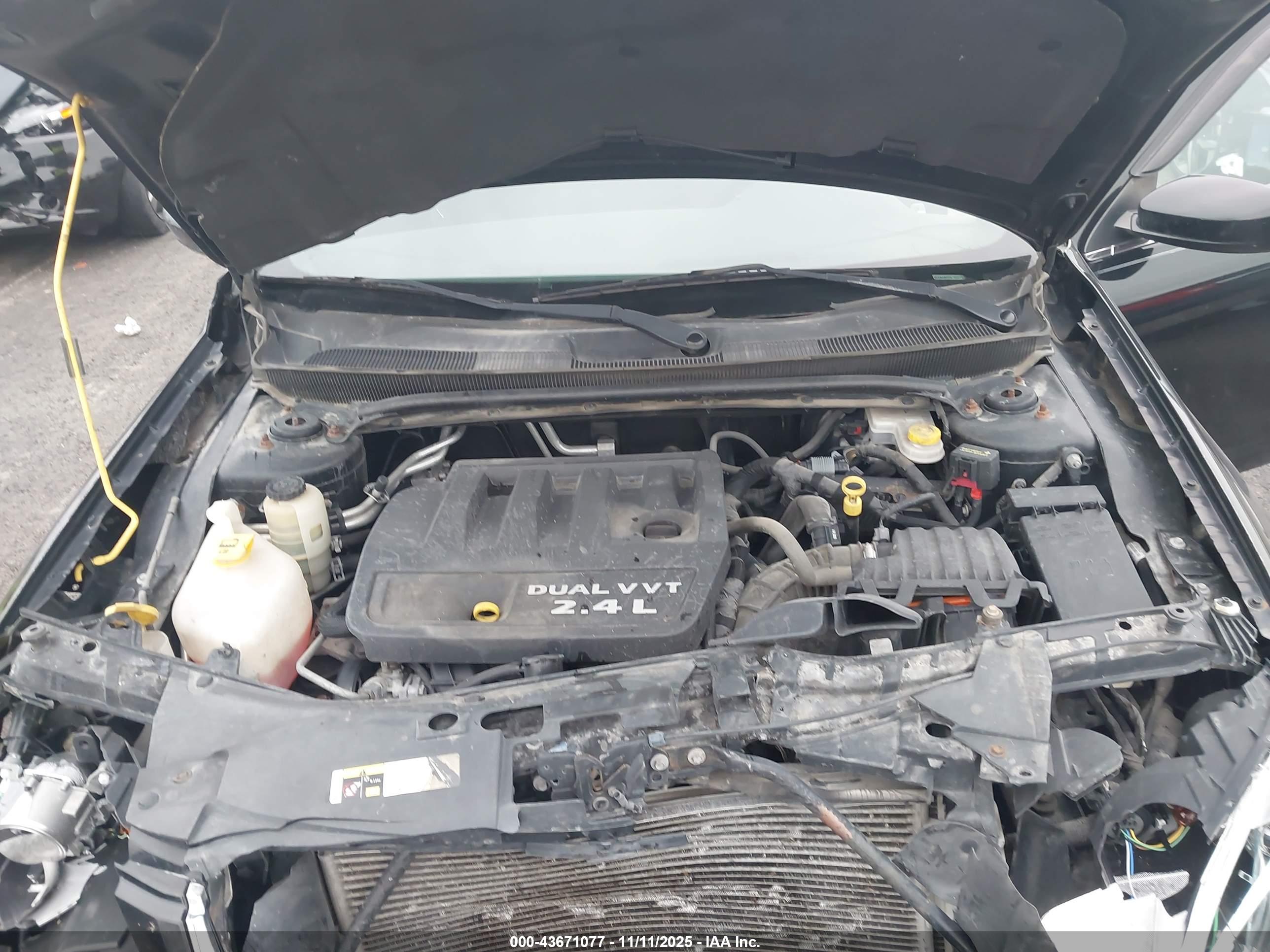 CHRYSLER 200 image 10