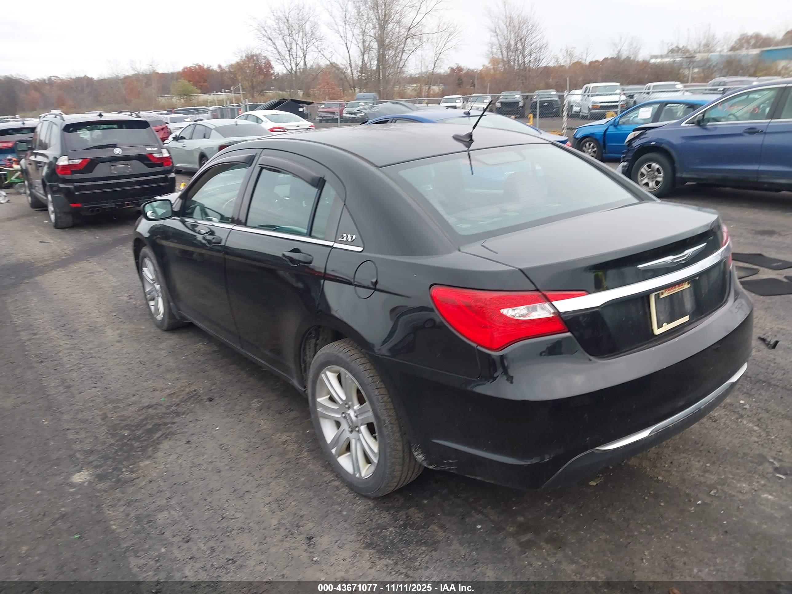 CHRYSLER 200 image 3