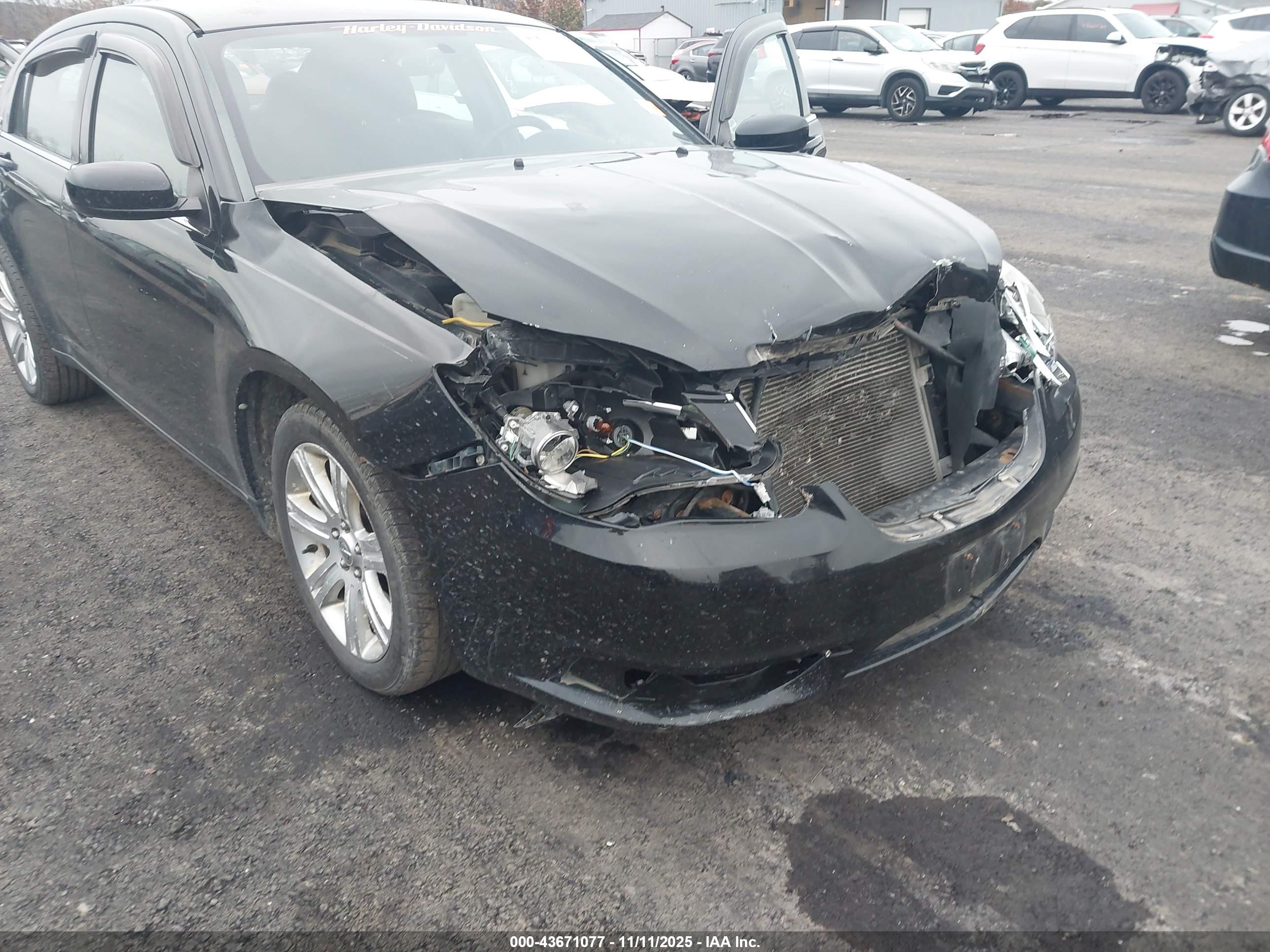 CHRYSLER 200 image 6