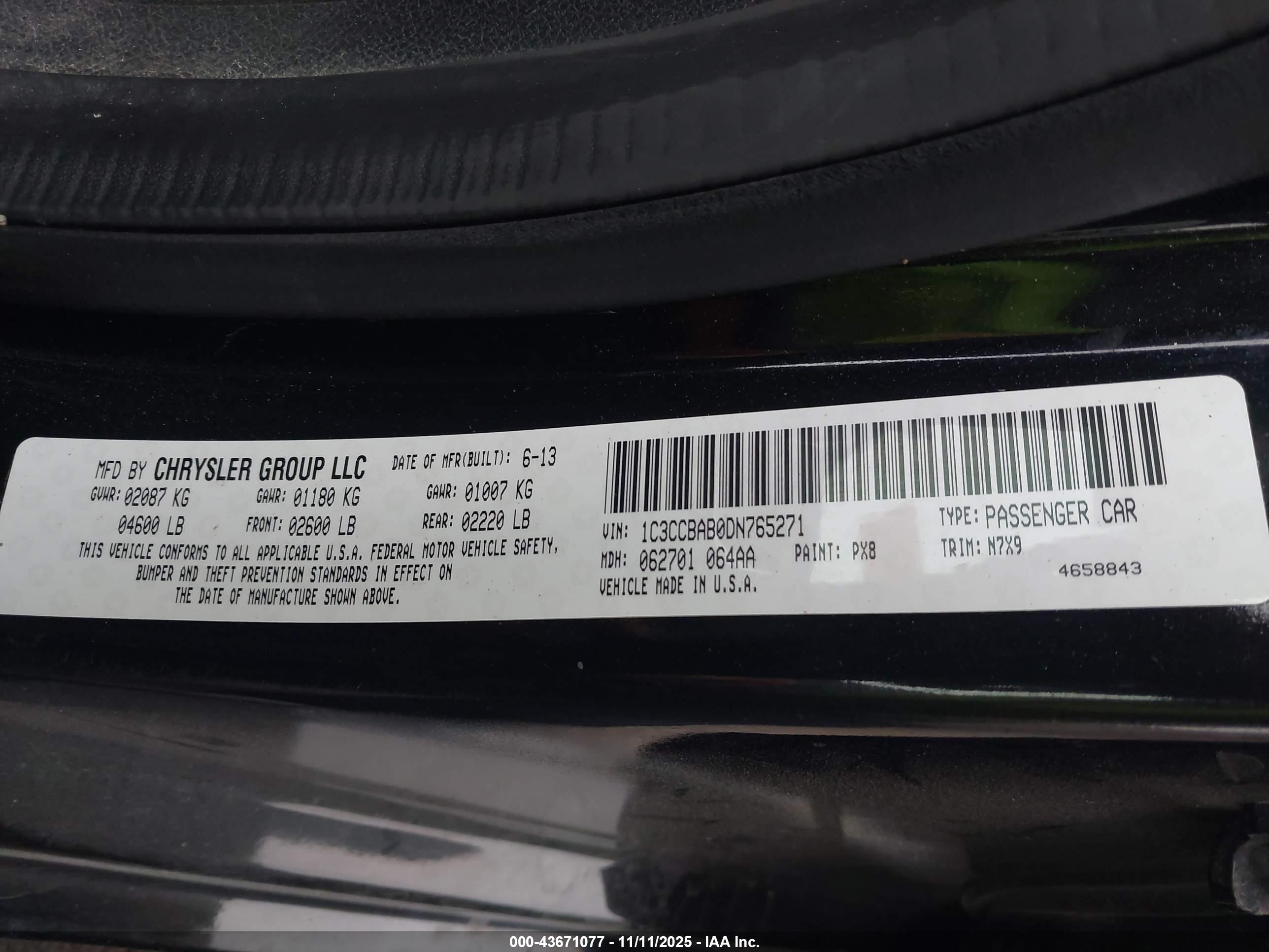 CHRYSLER 200 image 9