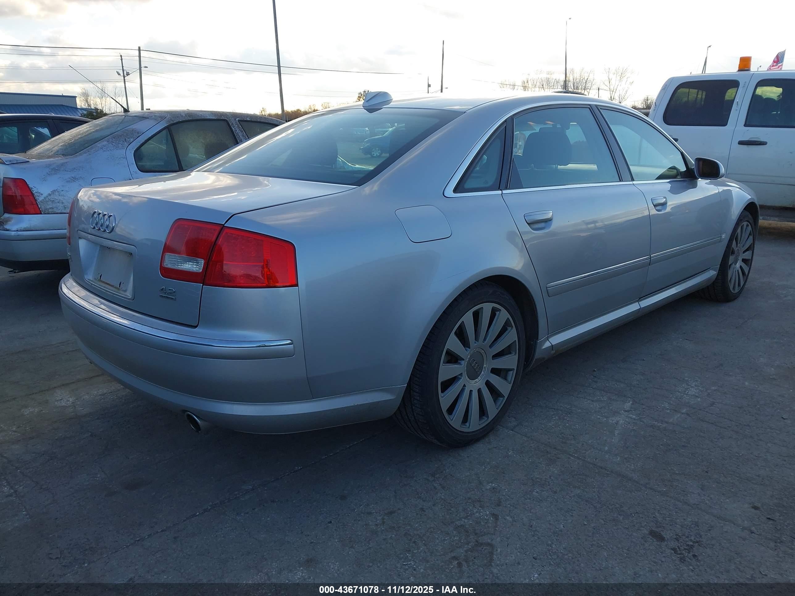 AUDI A8 image 4