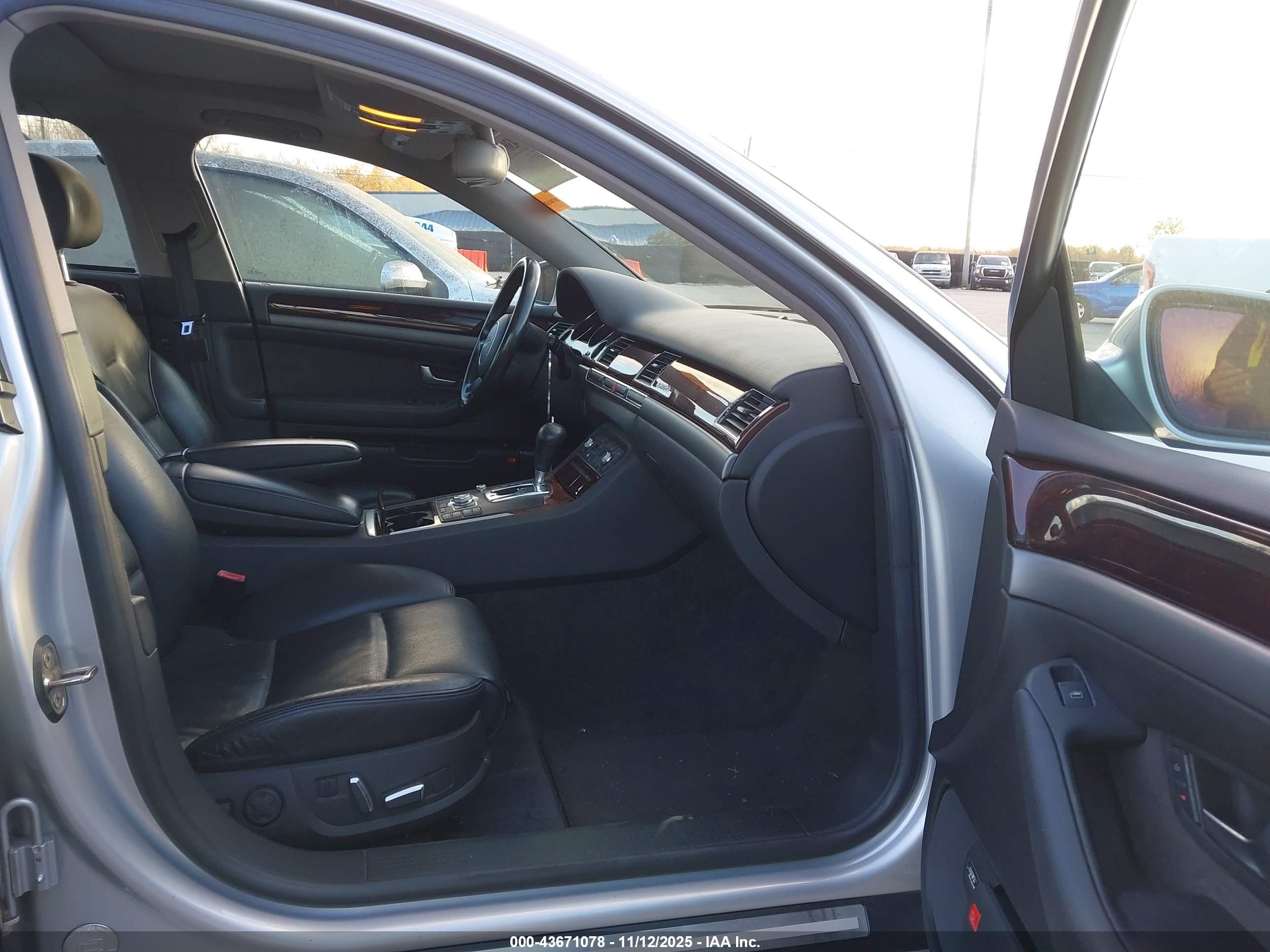 AUDI A8 image 5