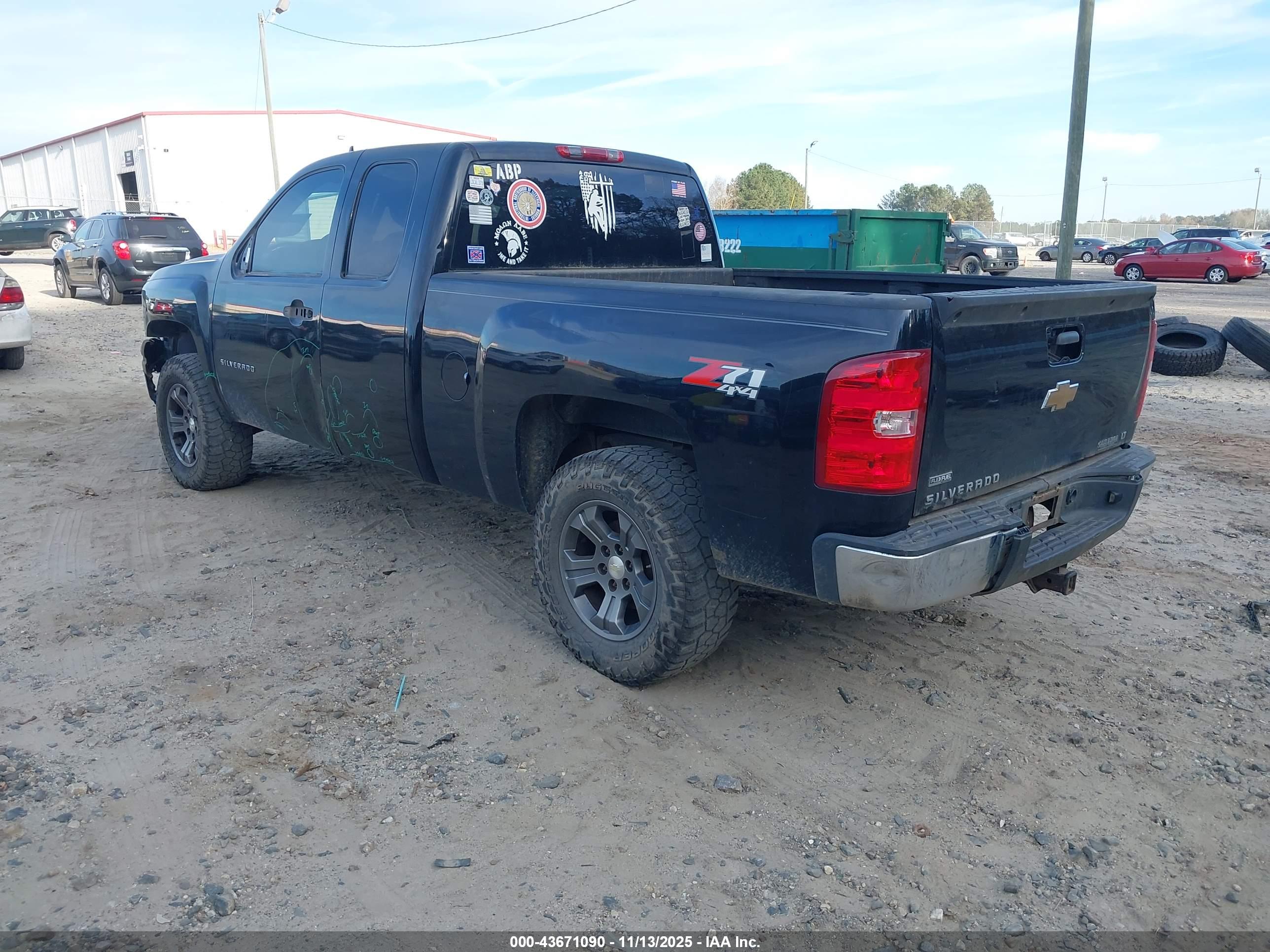 CHEVROLET SILVERADO image 3
