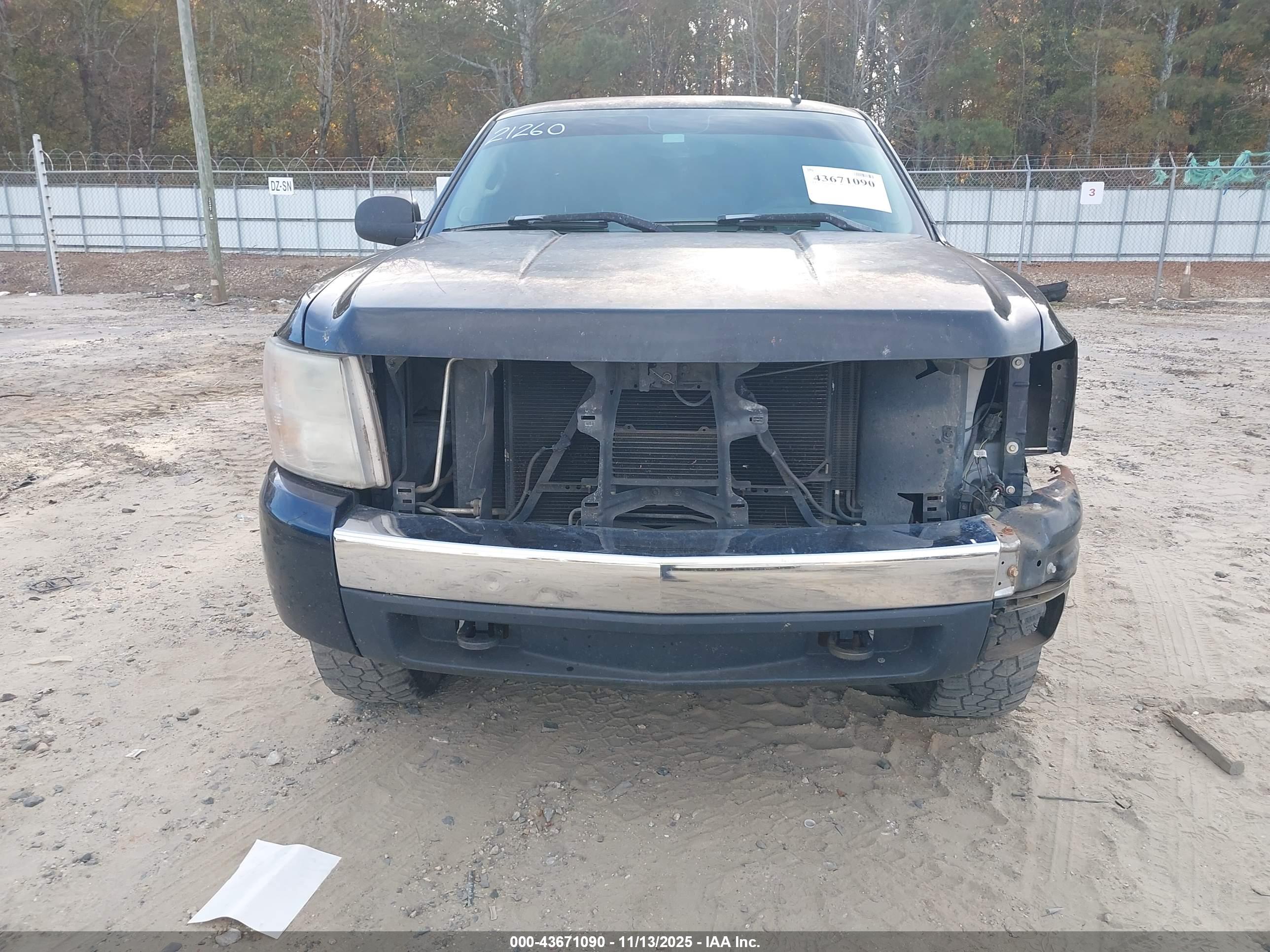 CHEVROLET SILVERADO image 6