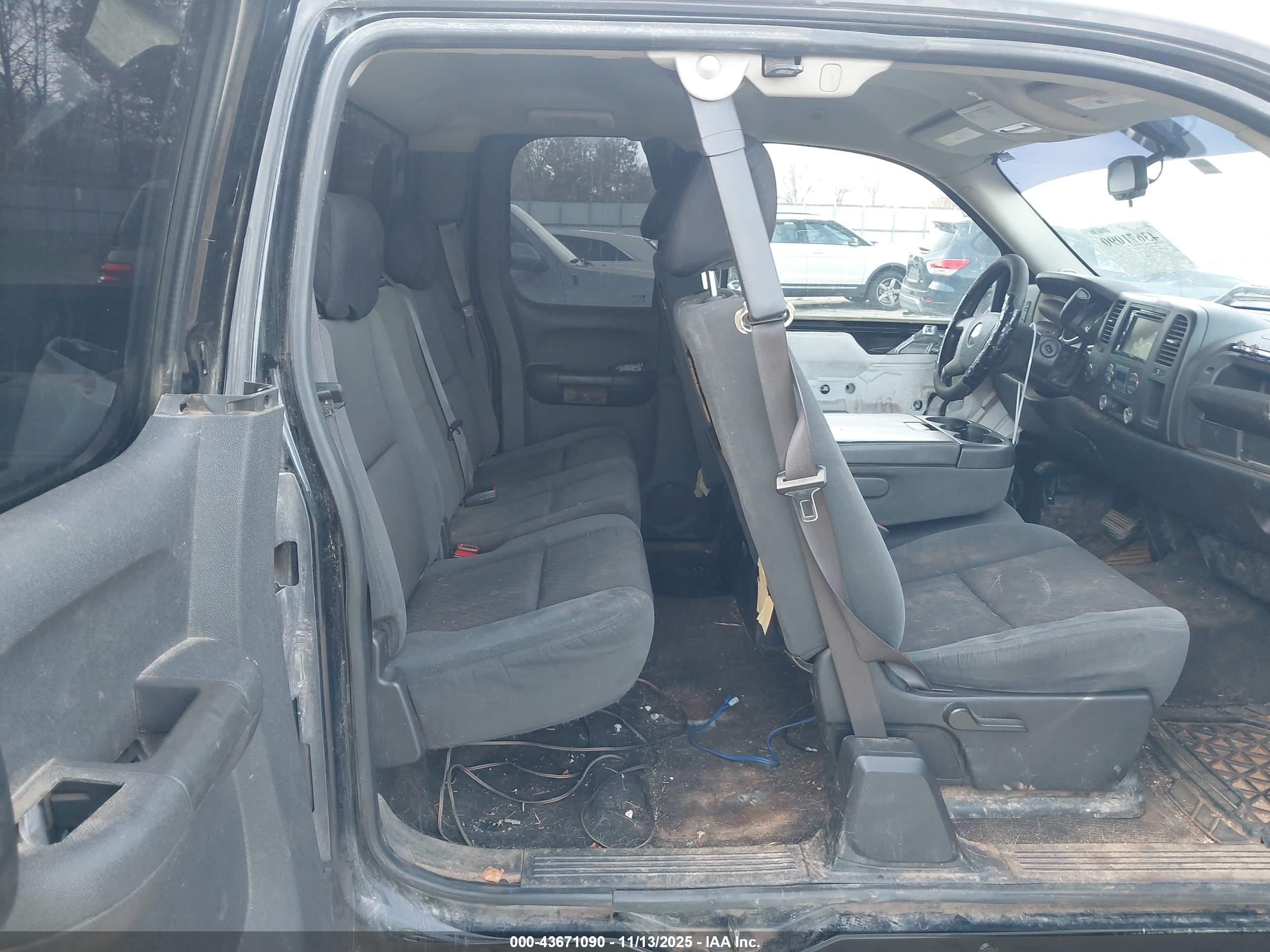 CHEVROLET SILVERADO image 8