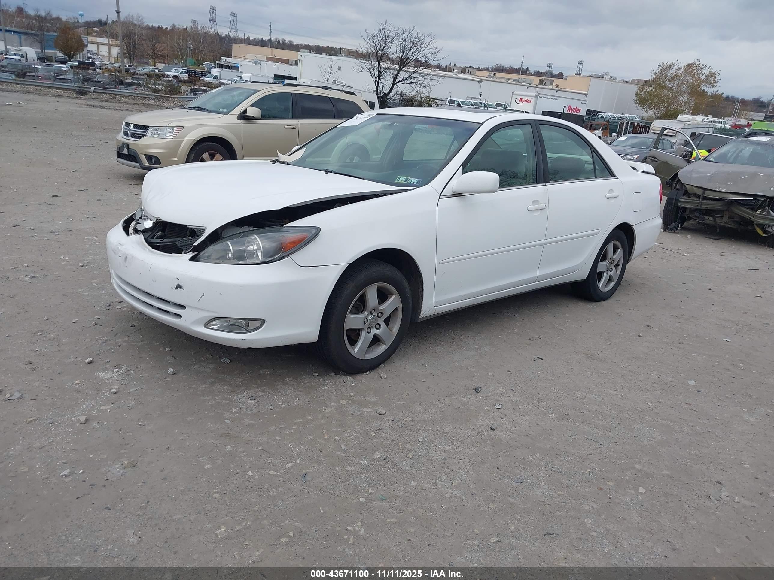 TOYOTA CAMRY image 2