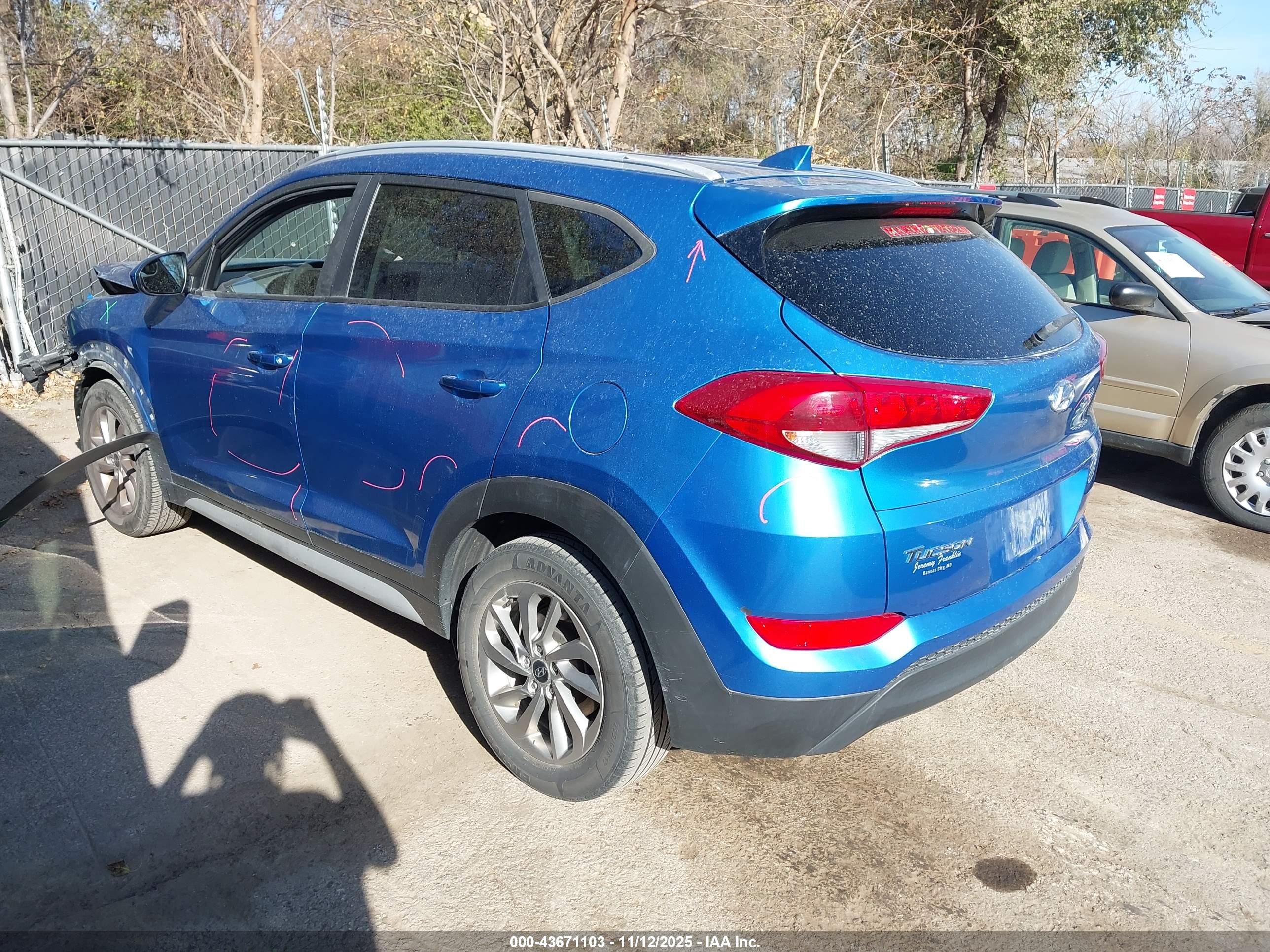 HYUNDAI TUCSON image 3