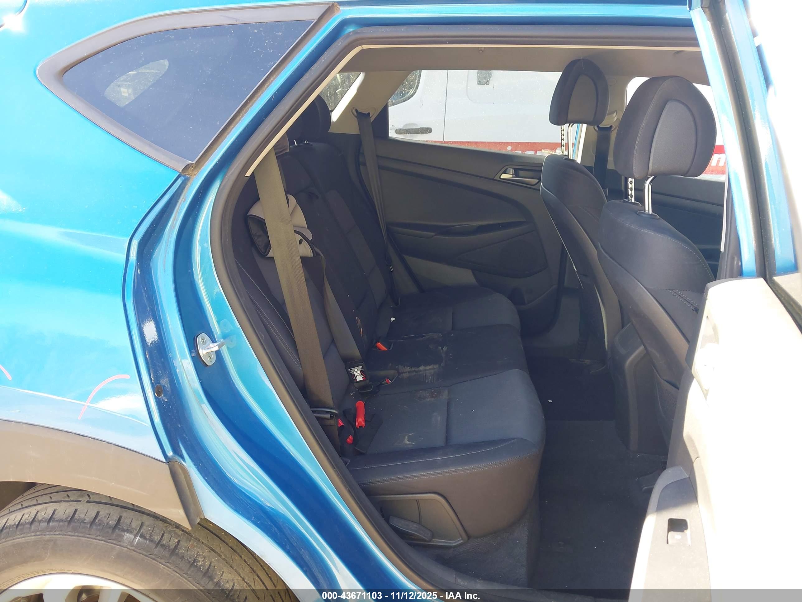 HYUNDAI TUCSON image 8