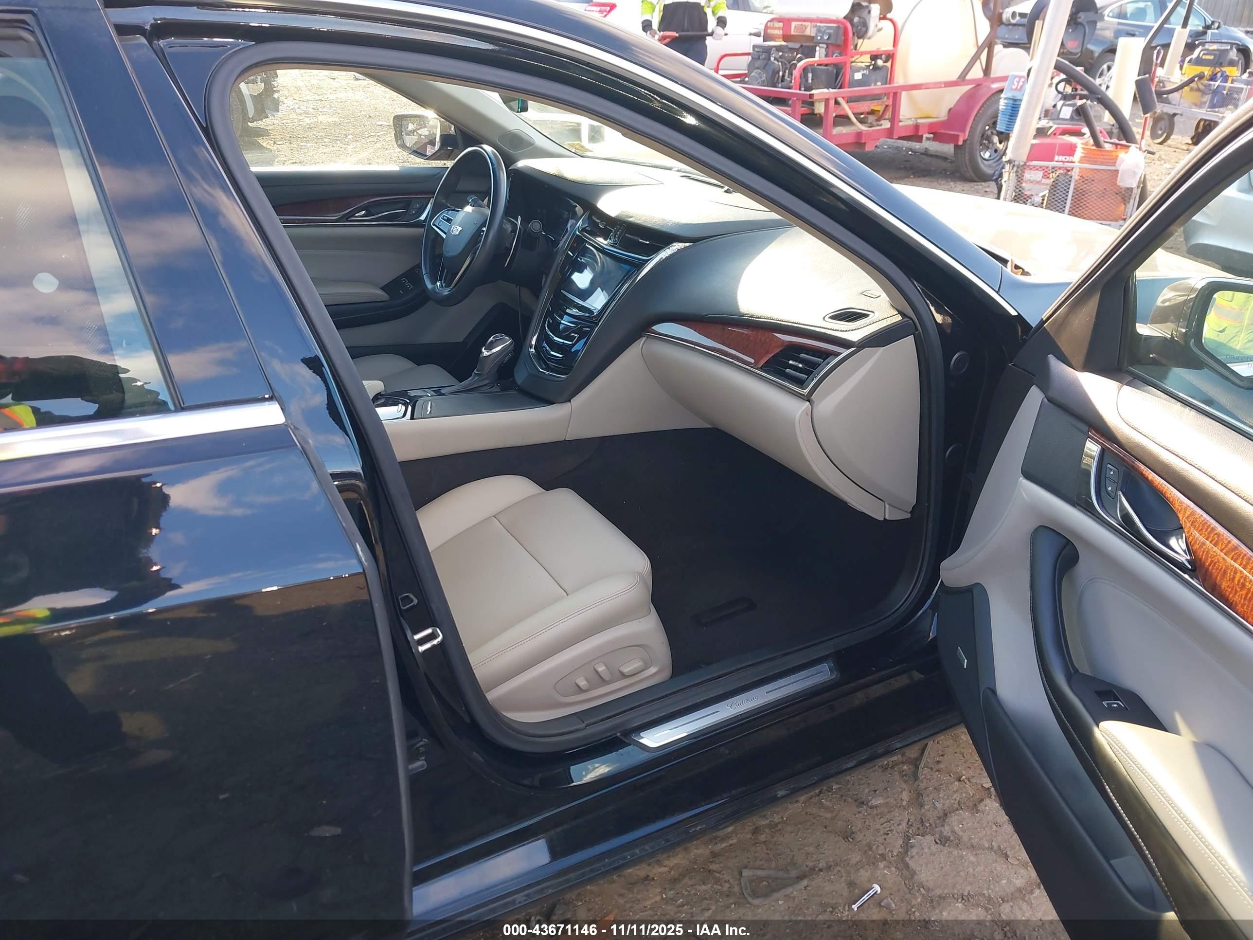 CADILLAC CTS image 5