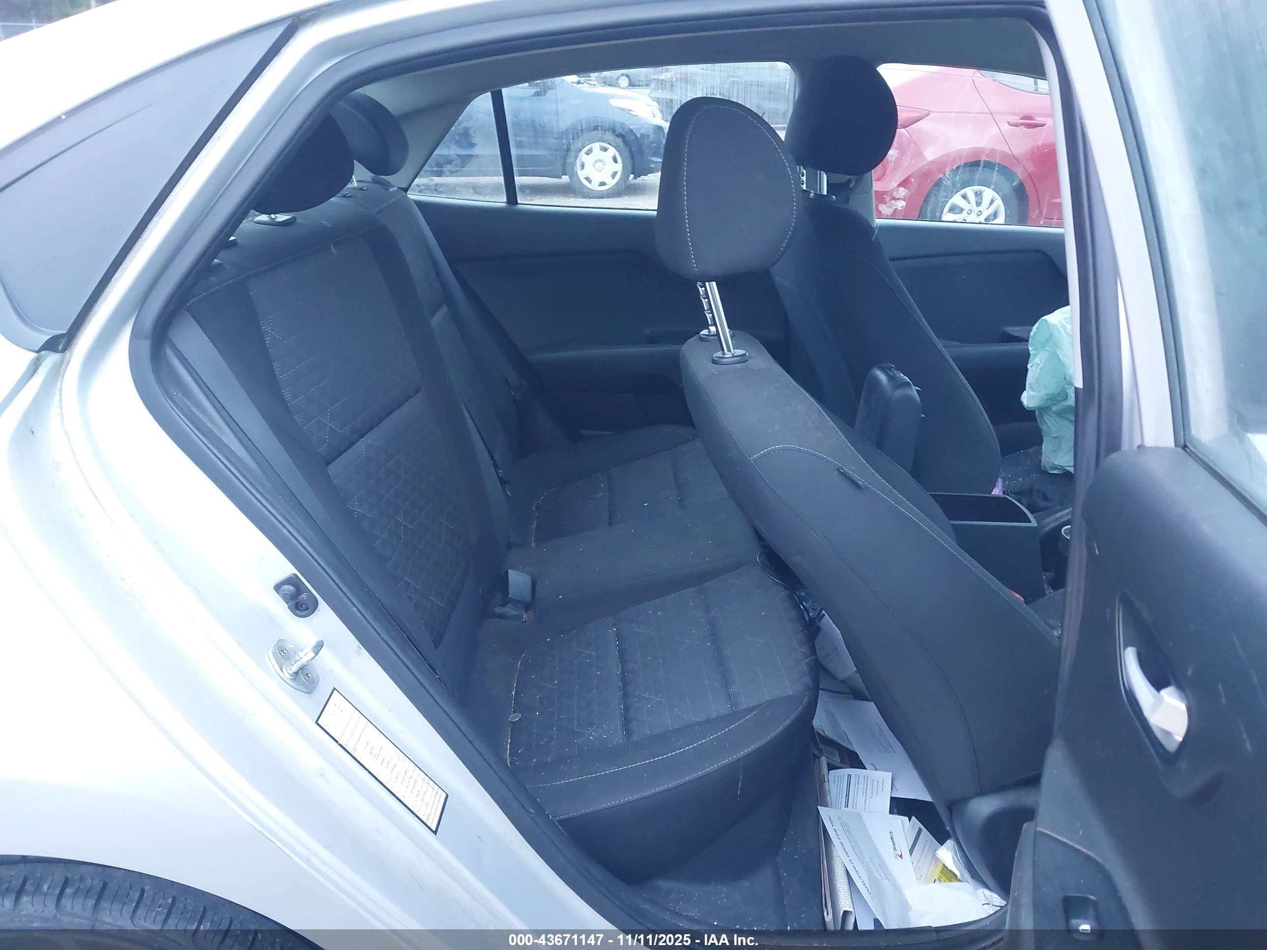 KIA RIO image 8