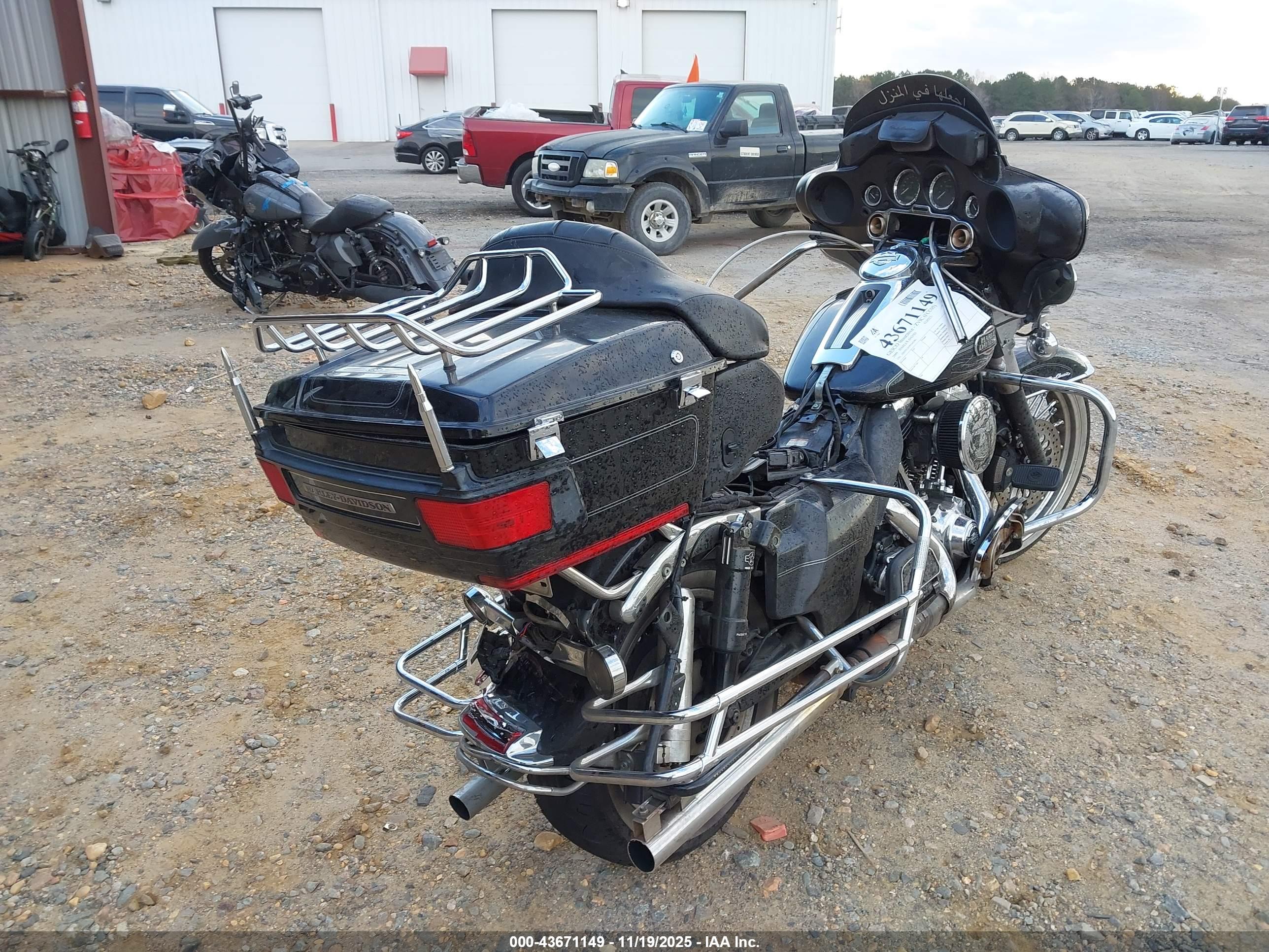 HARLEY-DAVIDSON FLHTCU image 4