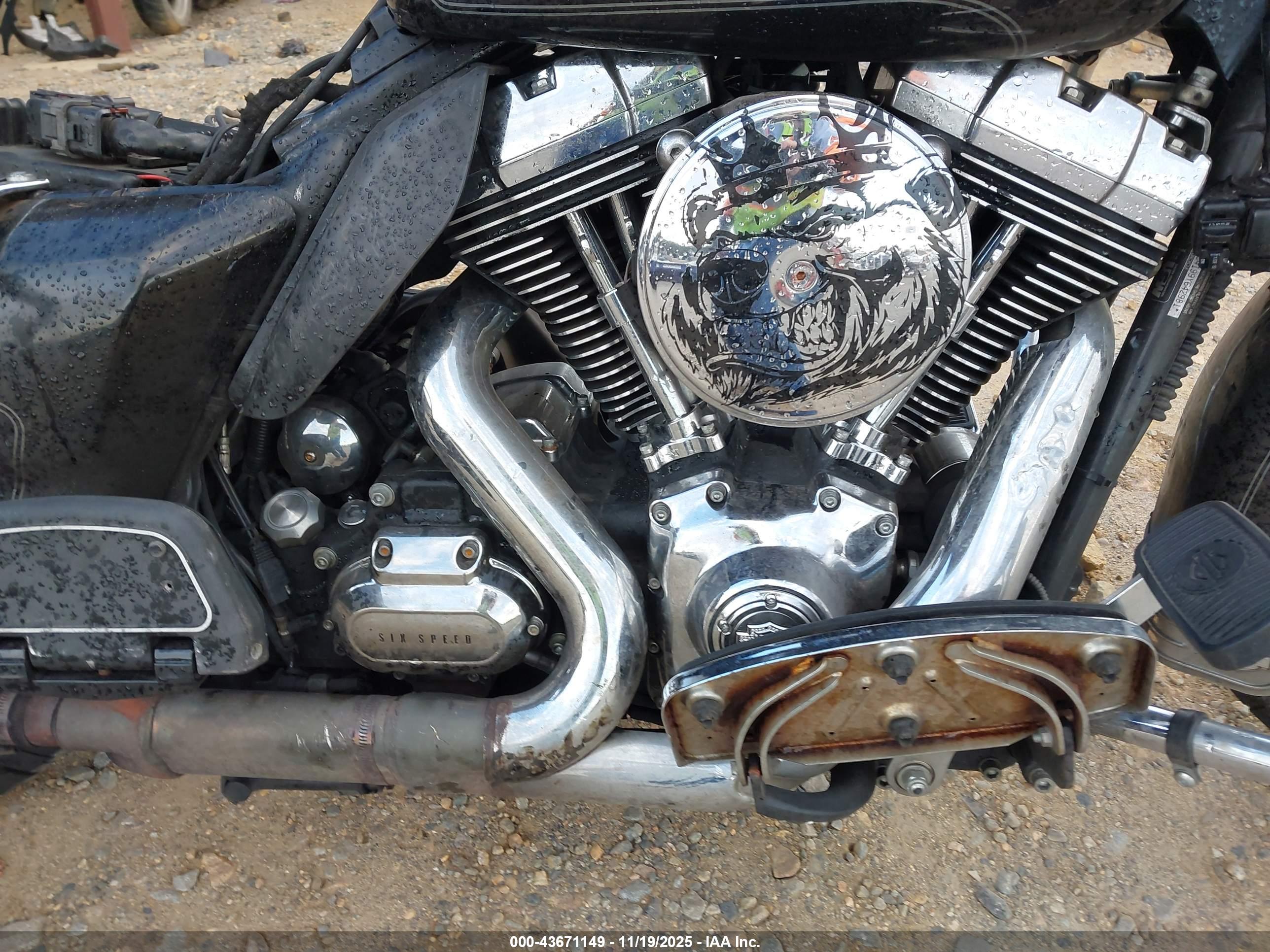 HARLEY-DAVIDSON FLHTCU image 8