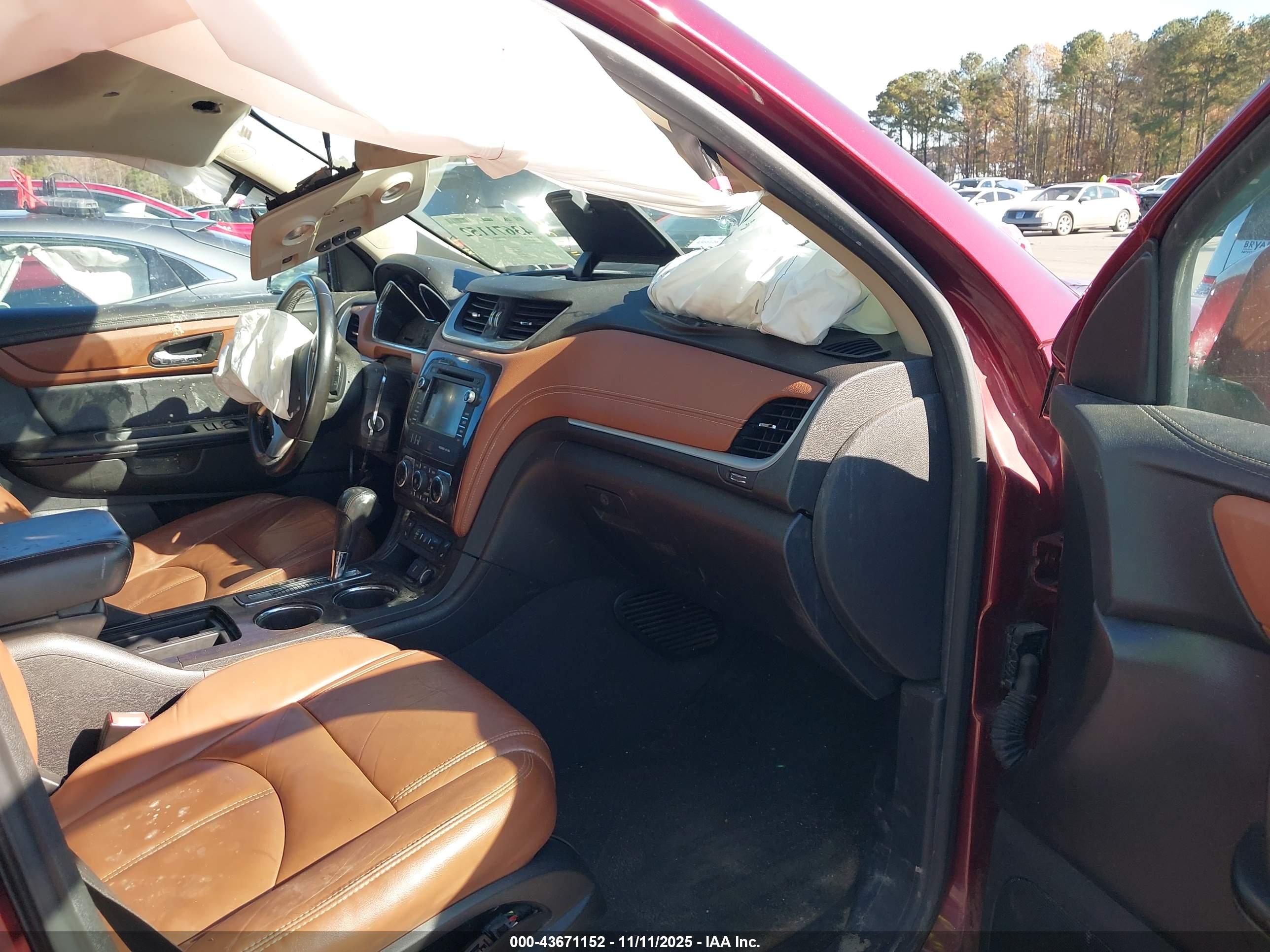 CHEVROLET TRAVERSE image 5