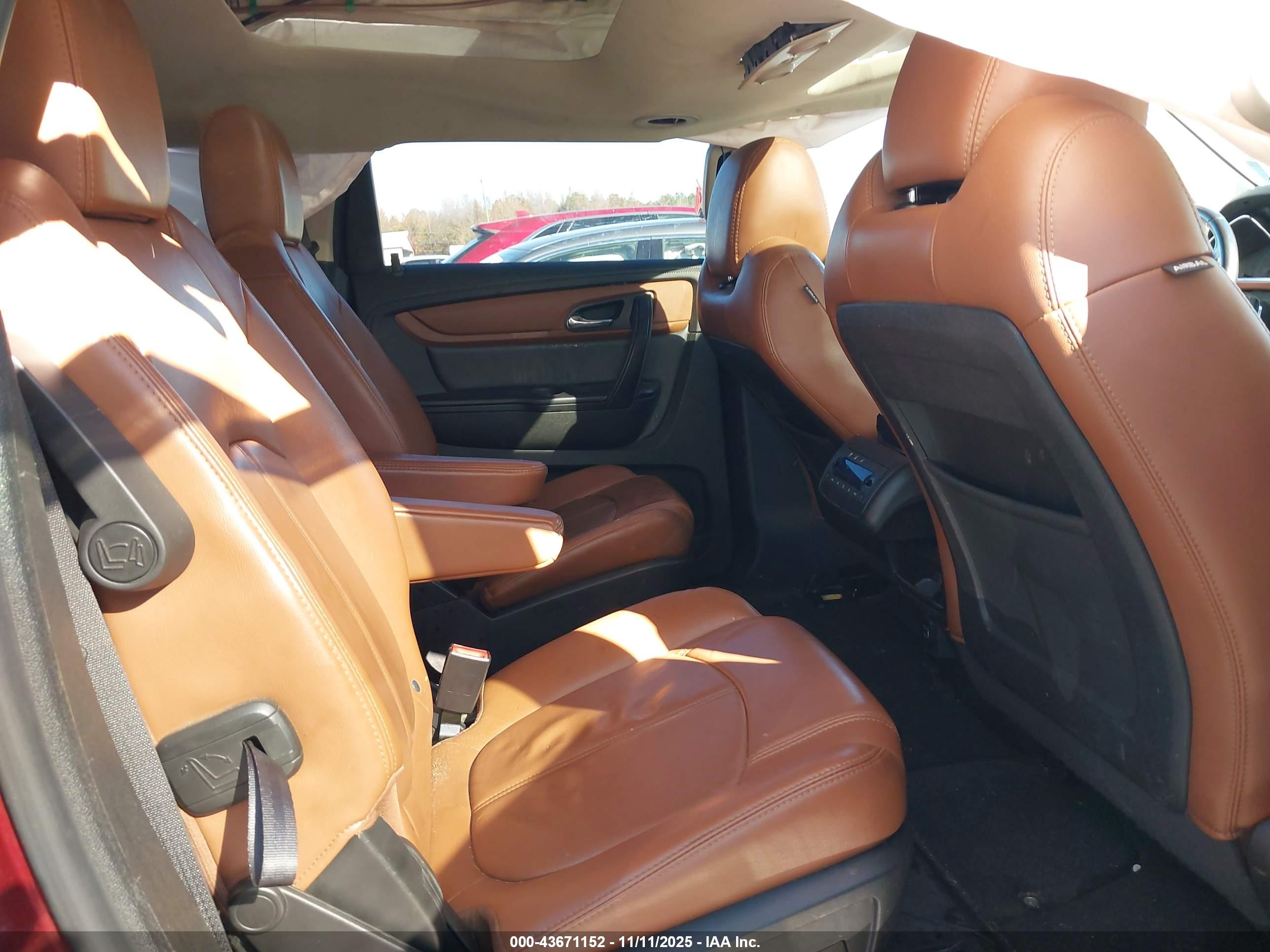 CHEVROLET TRAVERSE image 8