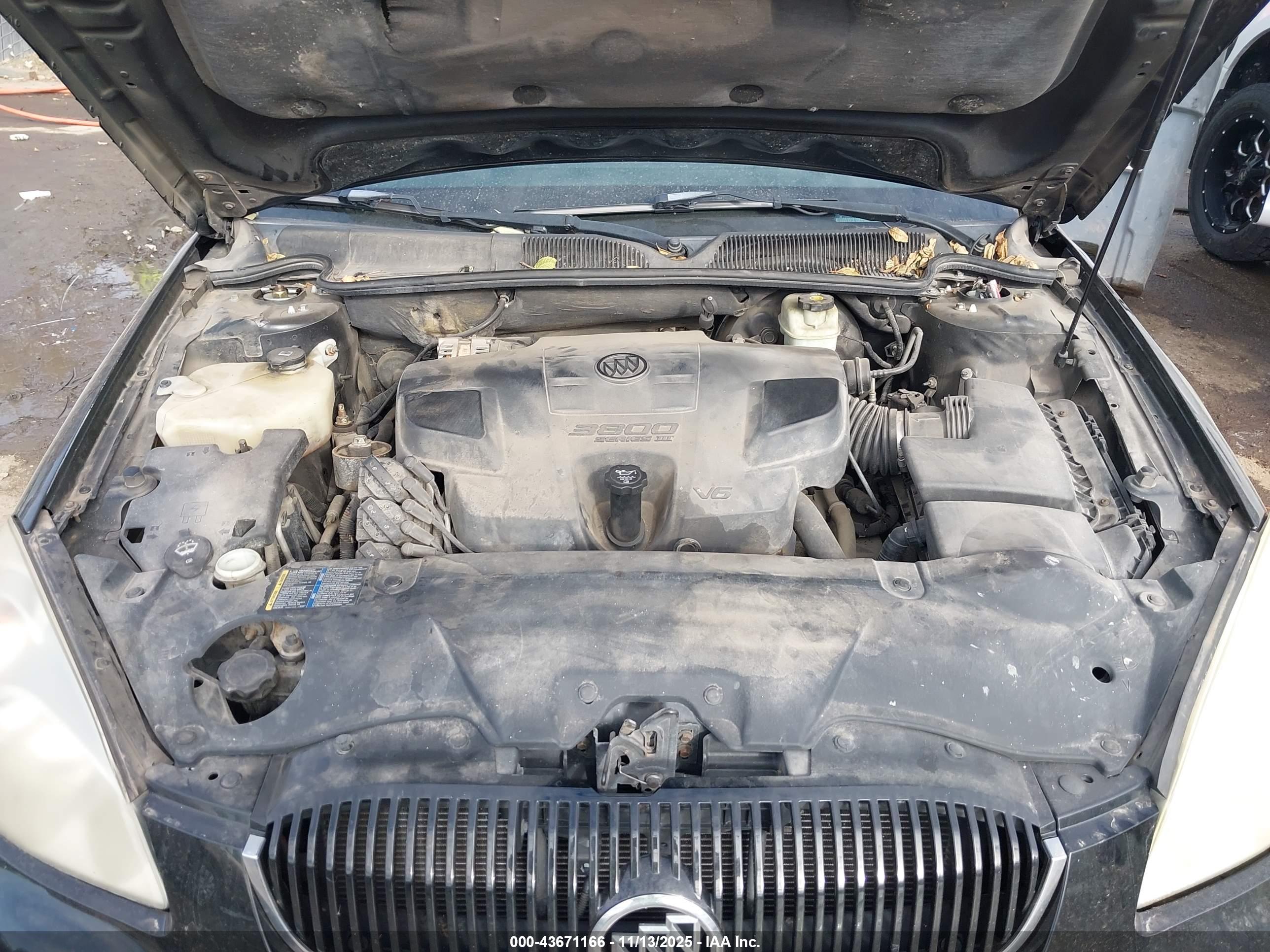 BUICK LUCERNE image 10