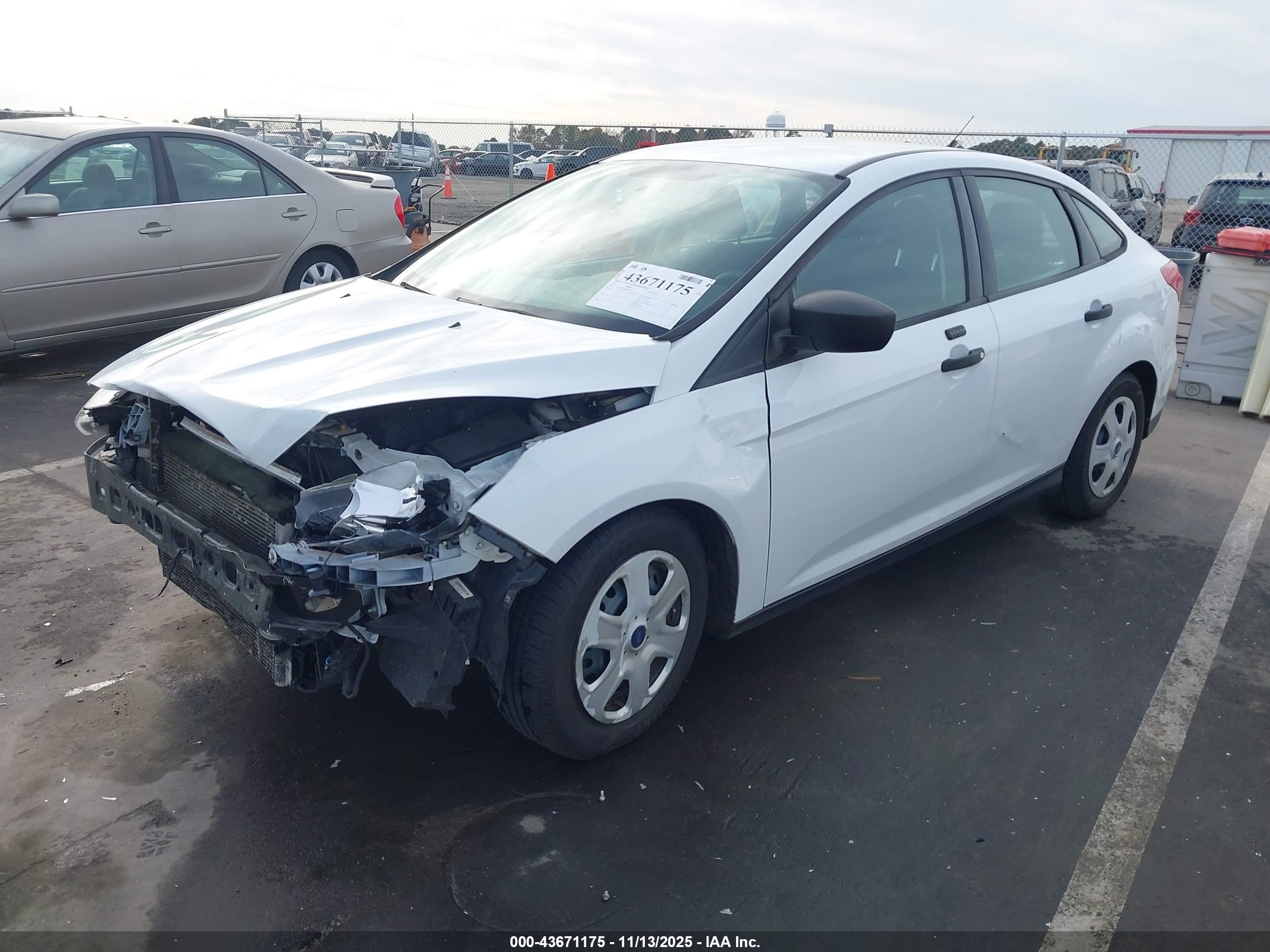 FORD FOCUS image 2