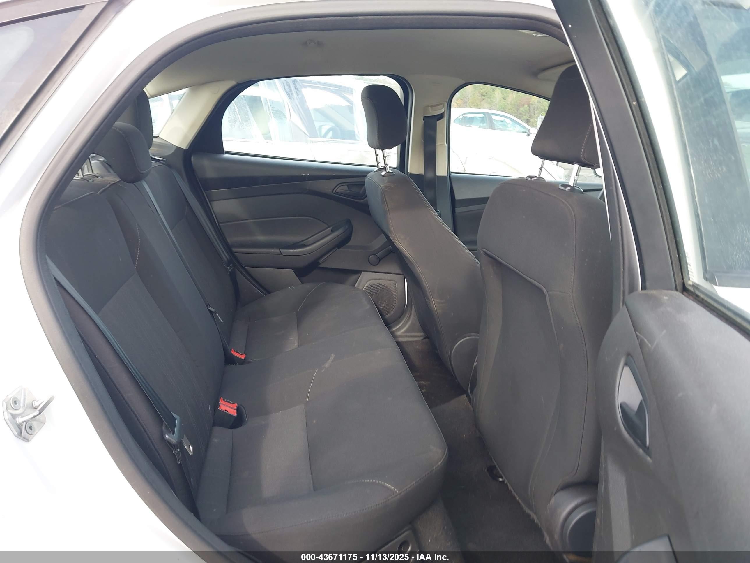FORD FOCUS image 8