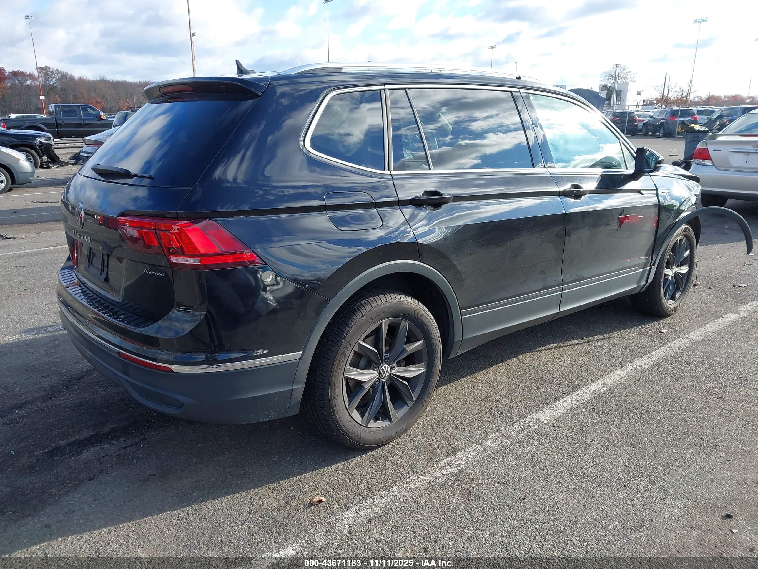 VOLKSWAGEN TIGUAN image 4