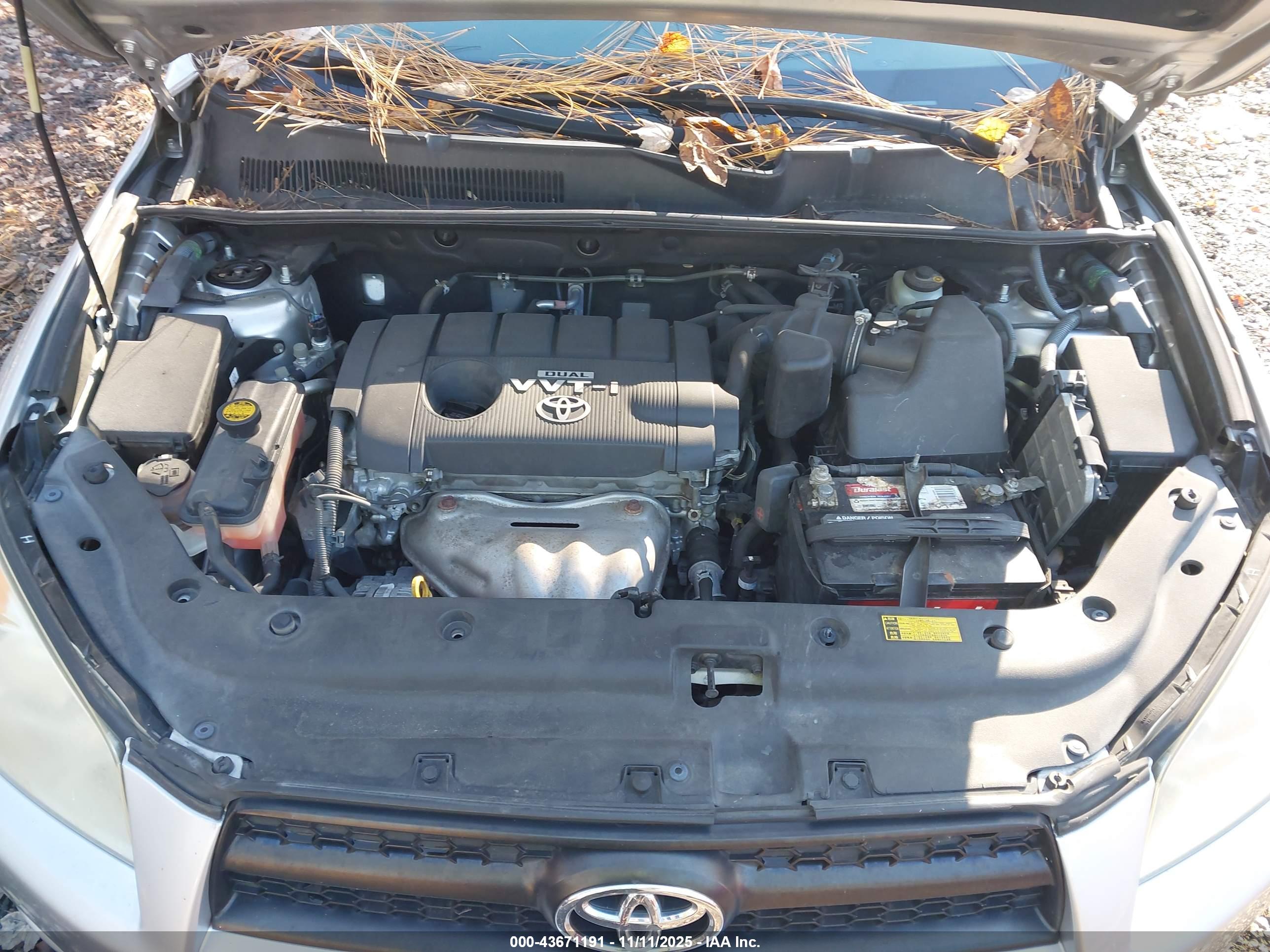 TOYOTA RAV4 image 10