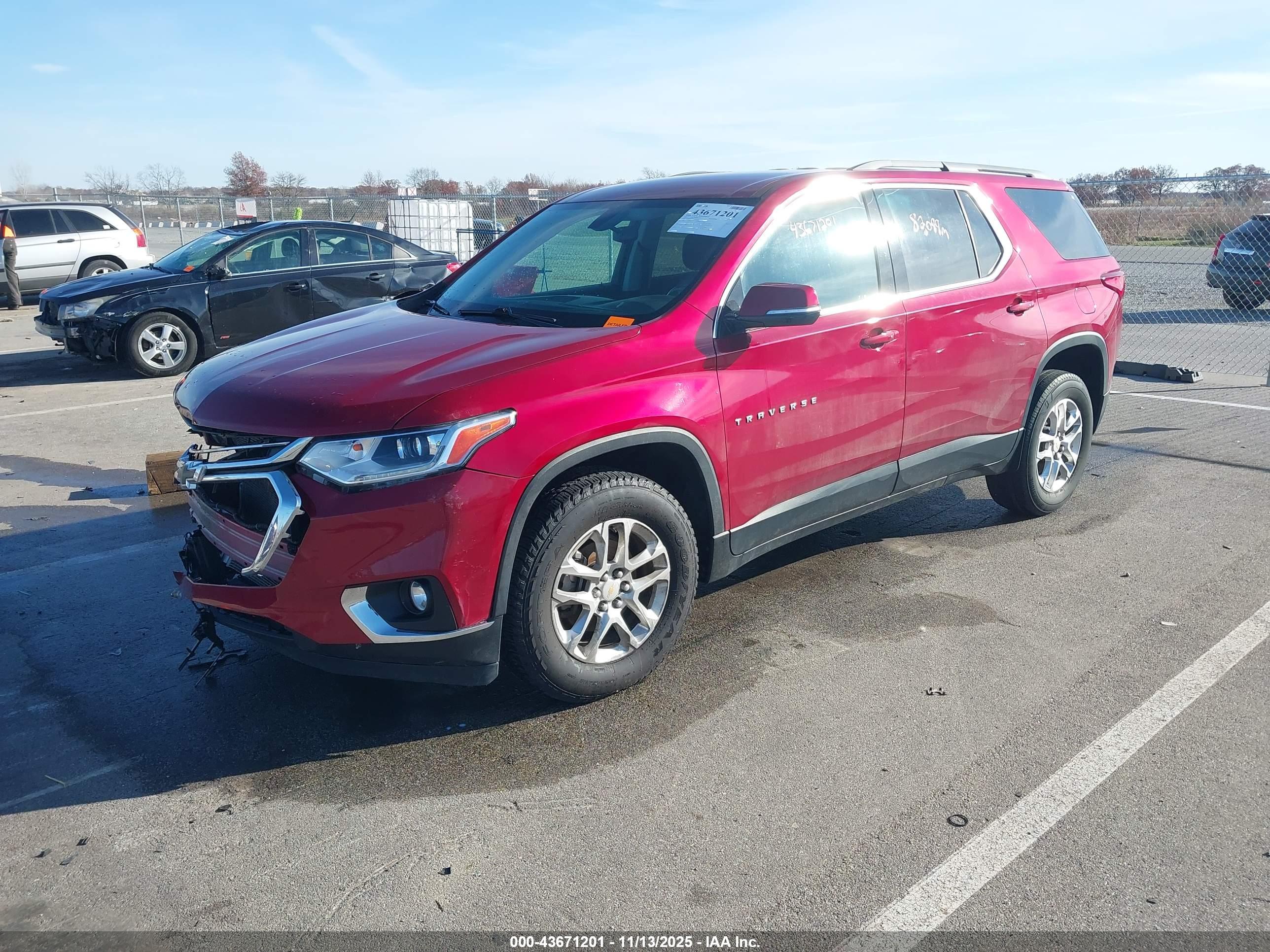 CHEVROLET TRAVERSE image 2