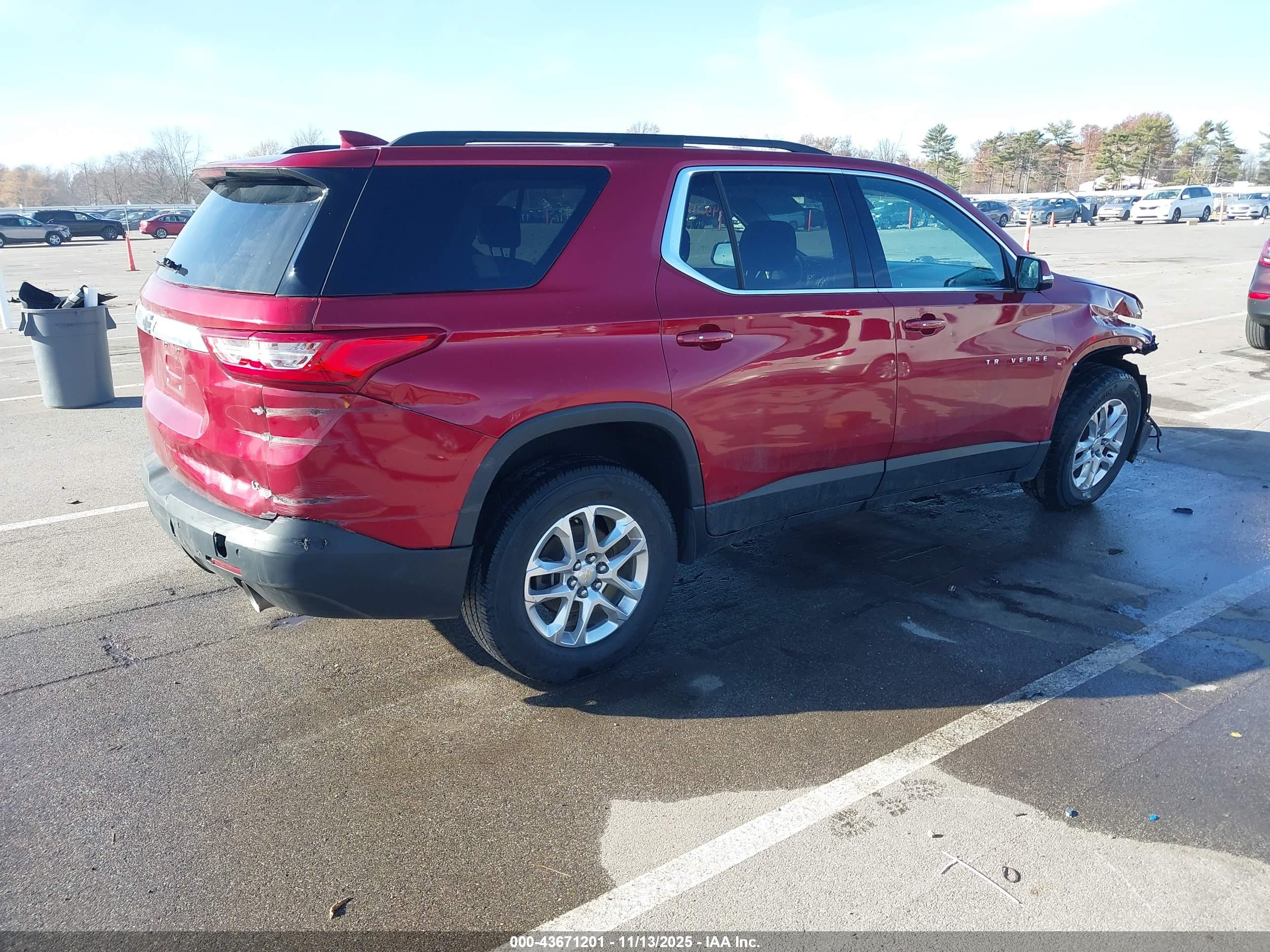 CHEVROLET TRAVERSE image 4