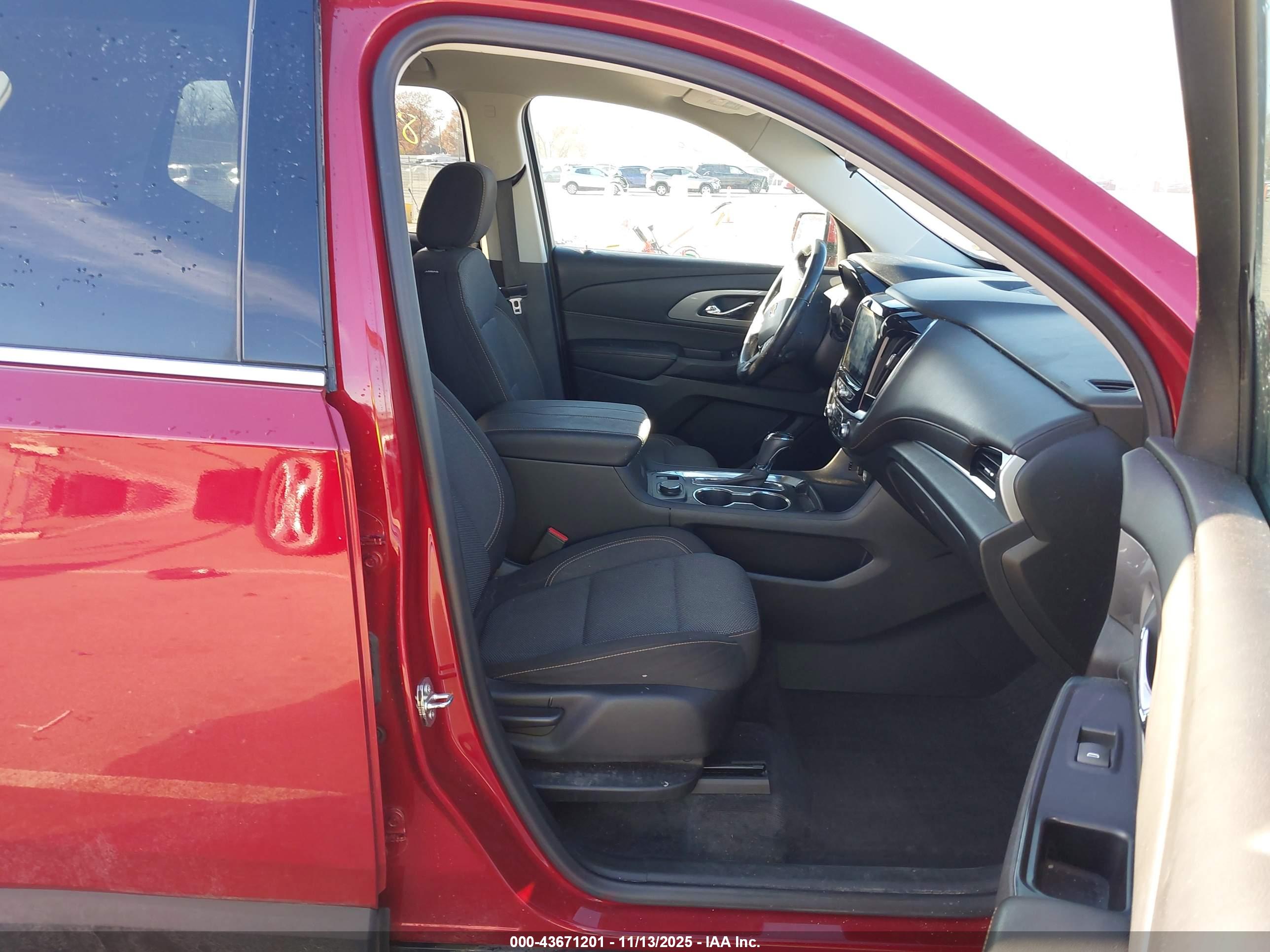 CHEVROLET TRAVERSE image 5