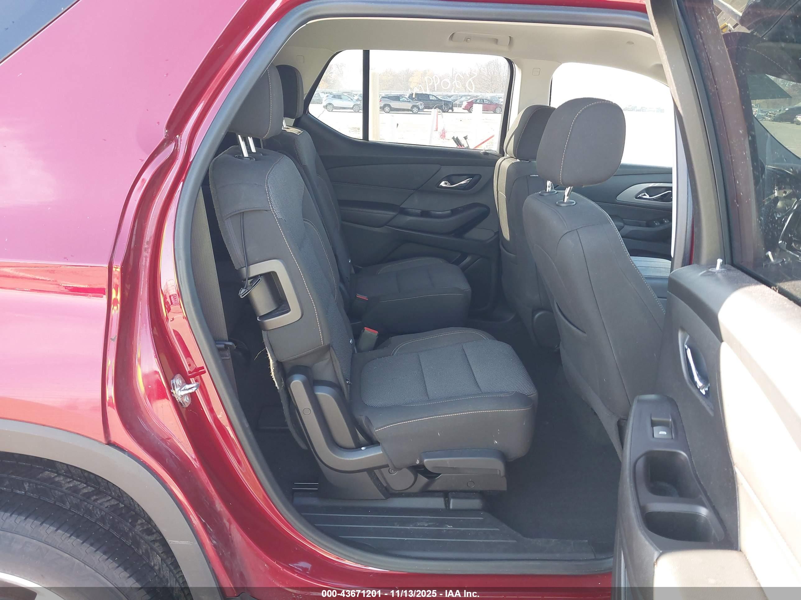 CHEVROLET TRAVERSE image 8