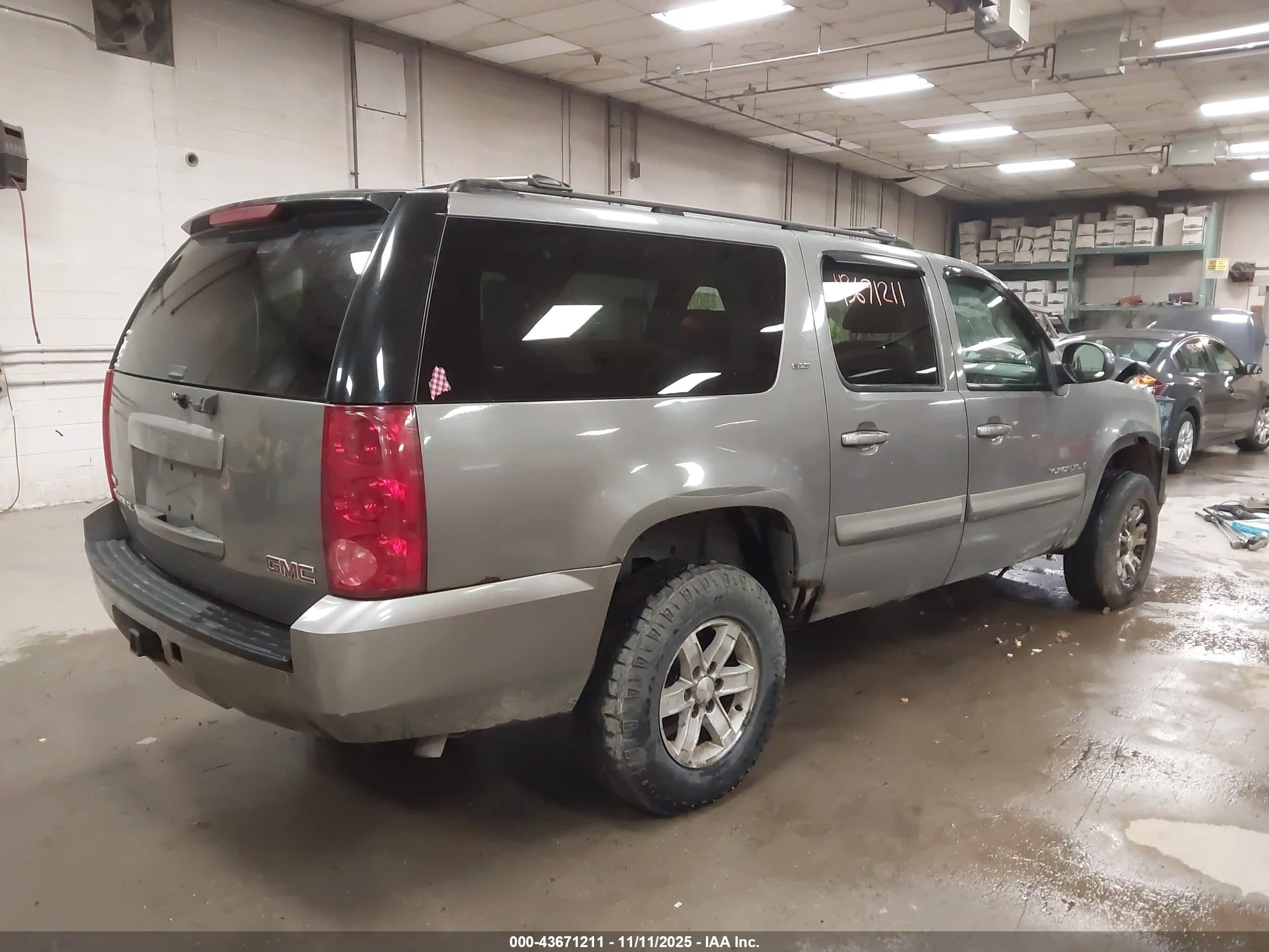 GMC YUKON image 4
