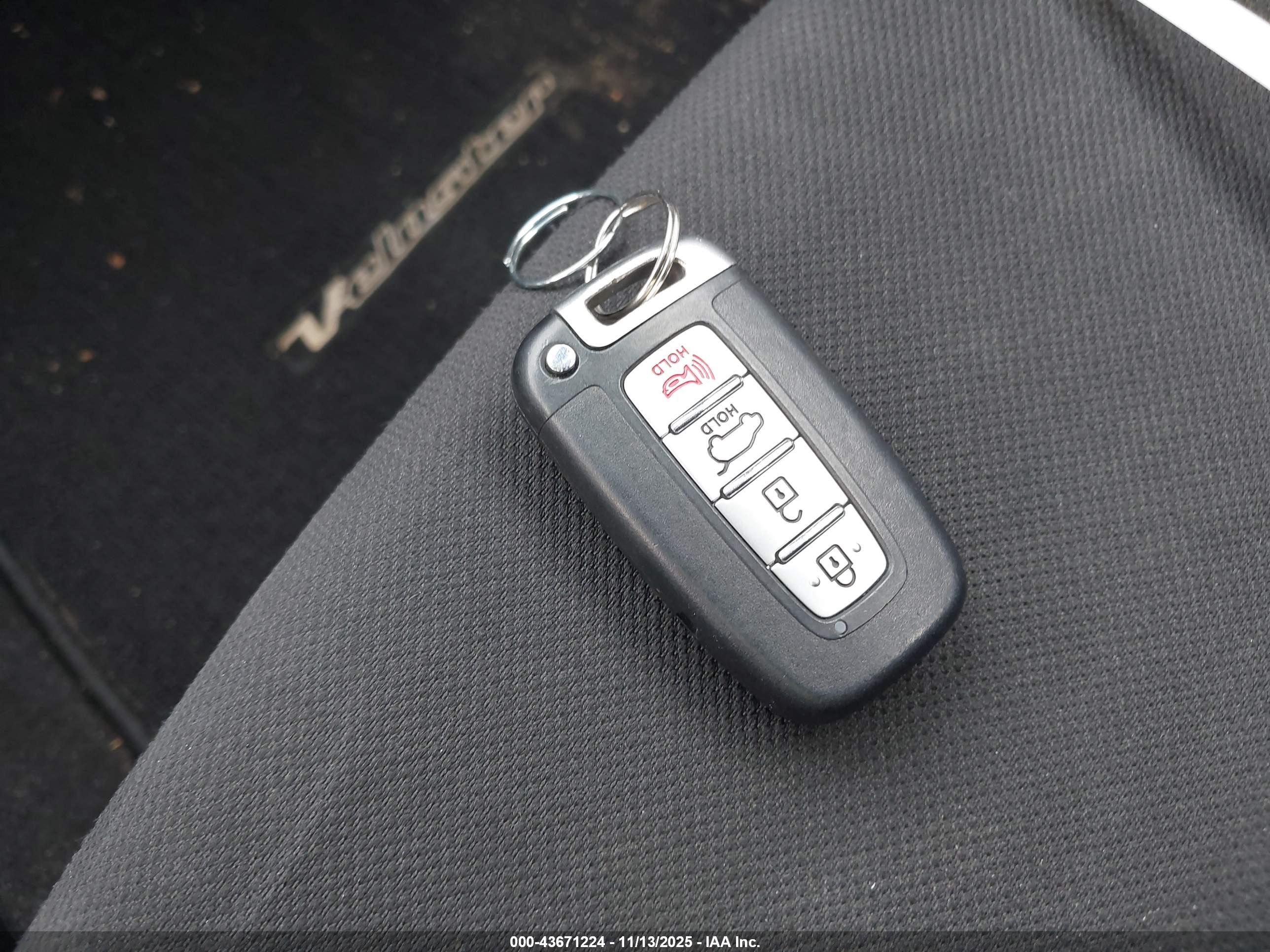 HYUNDAI VELOSTER image 11