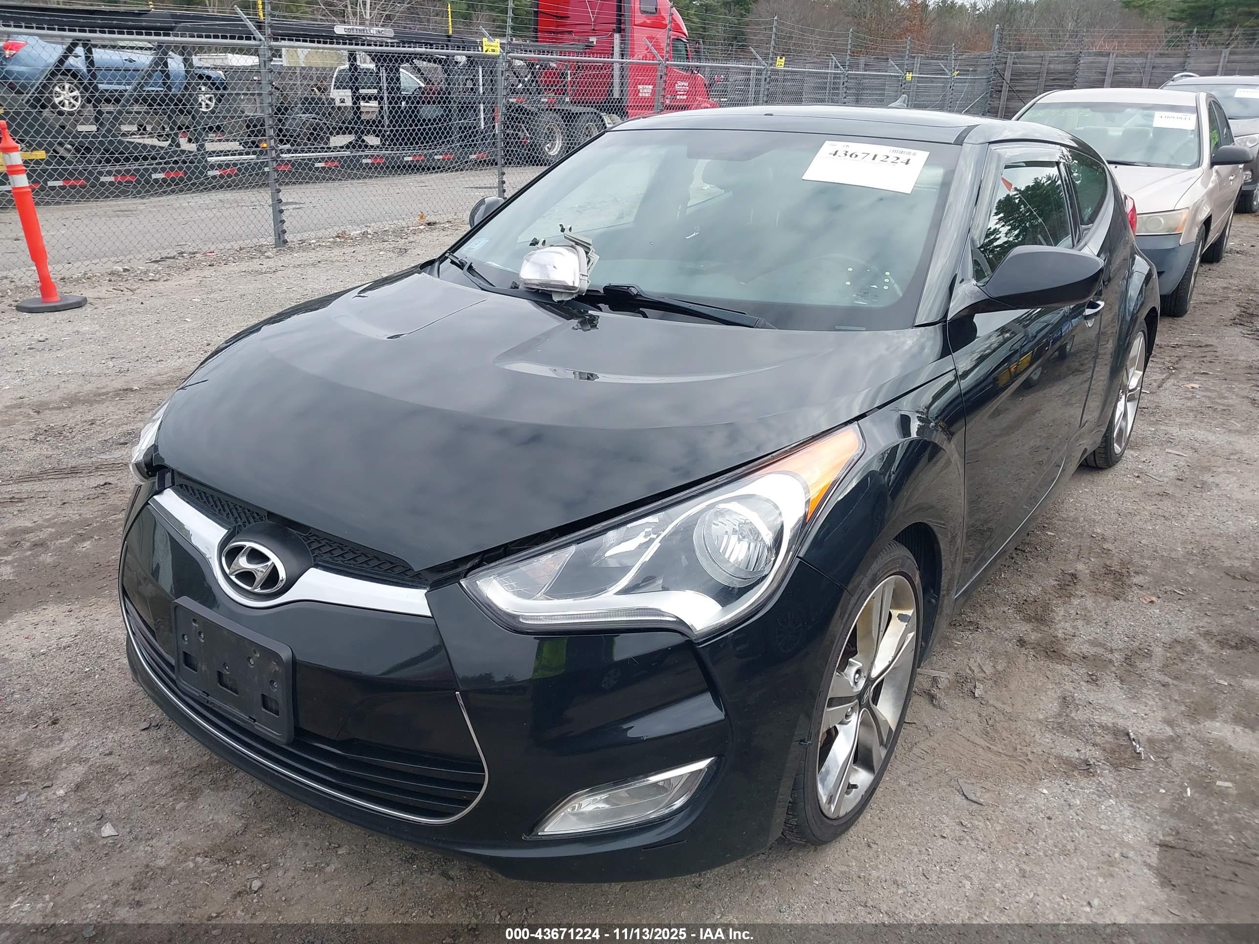 HYUNDAI VELOSTER image 2