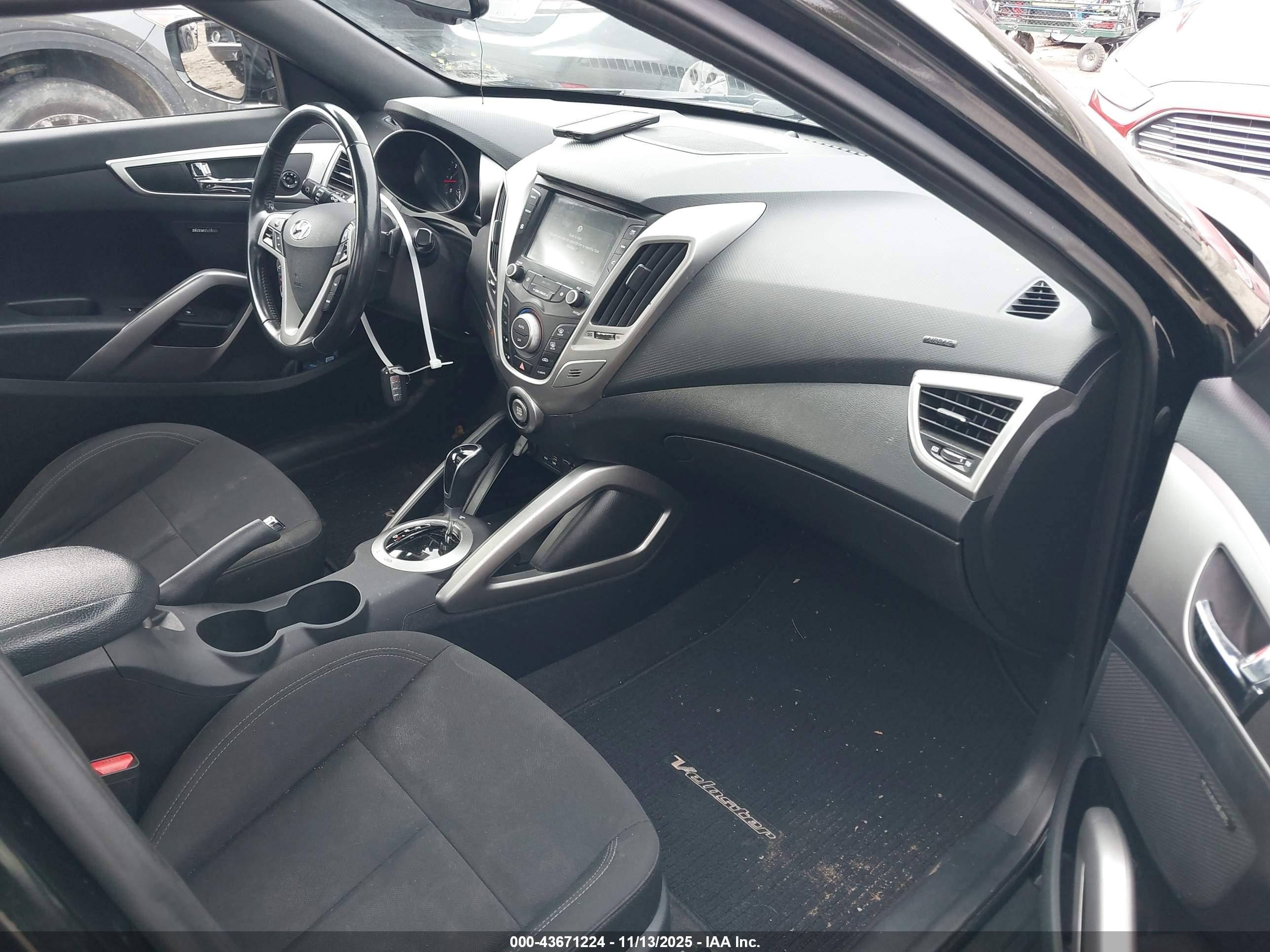 HYUNDAI VELOSTER image 5