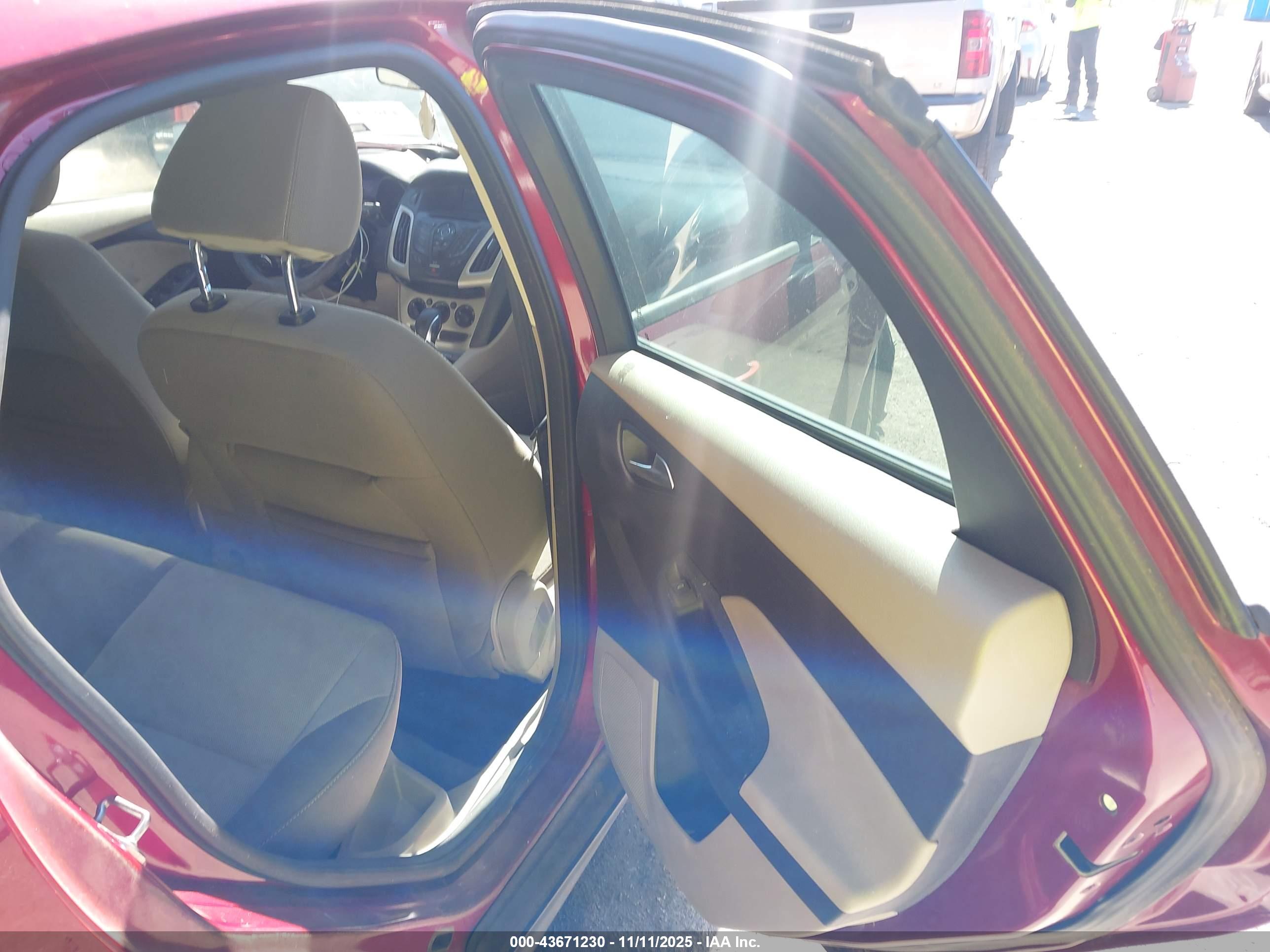 FORD FOCUS image 8