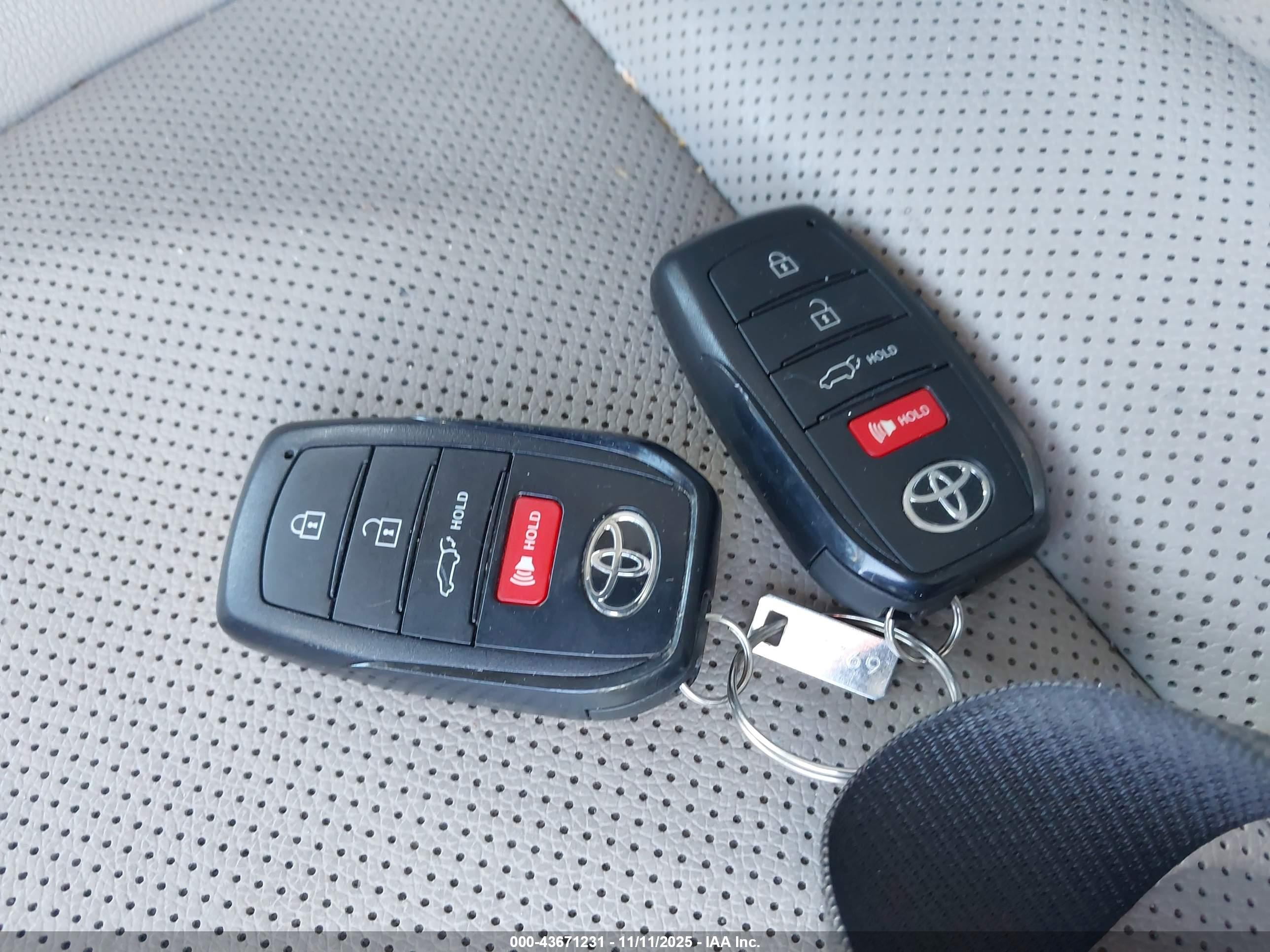 TOYOTA GRAND image 11