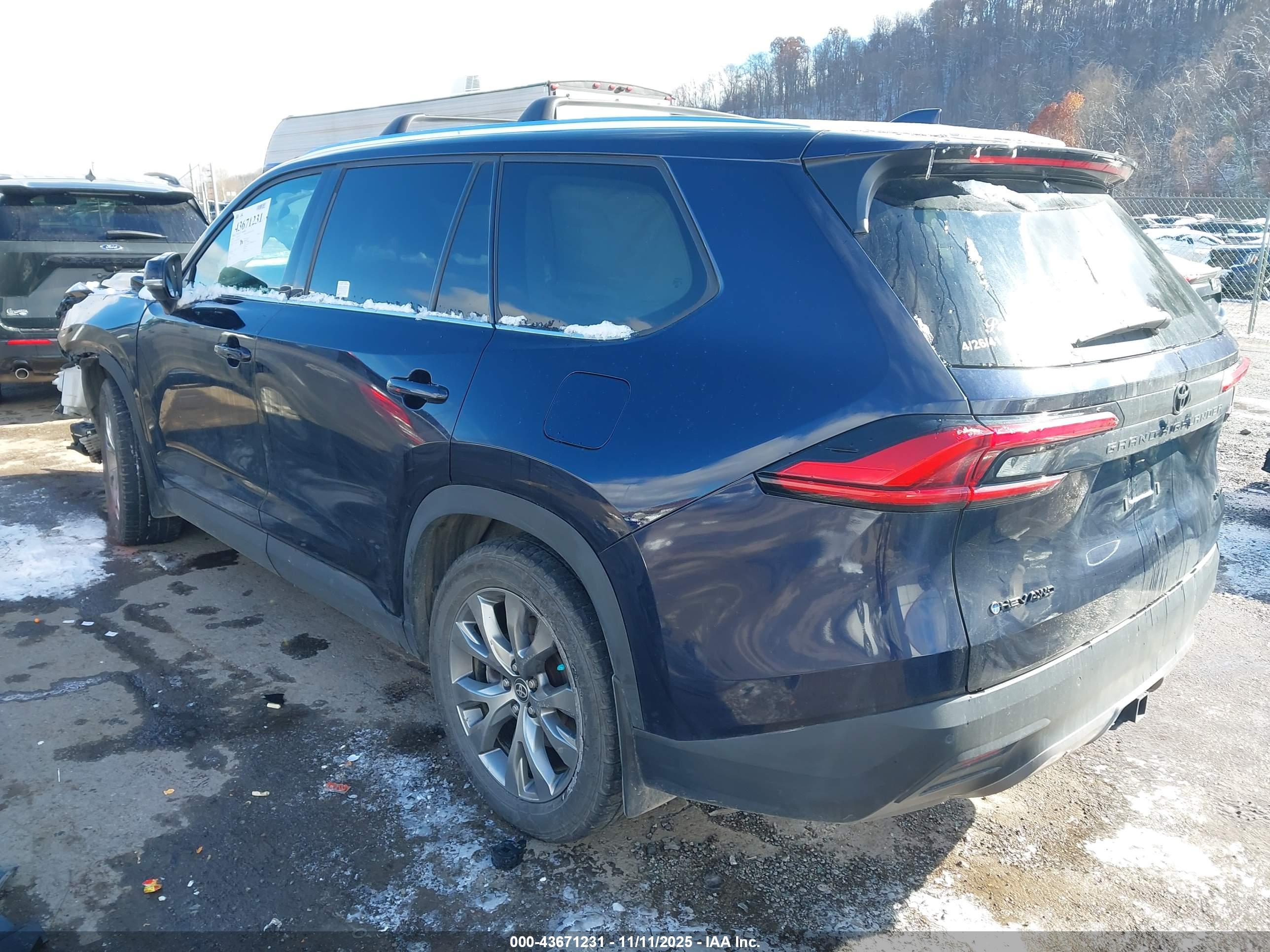 TOYOTA GRAND image 3