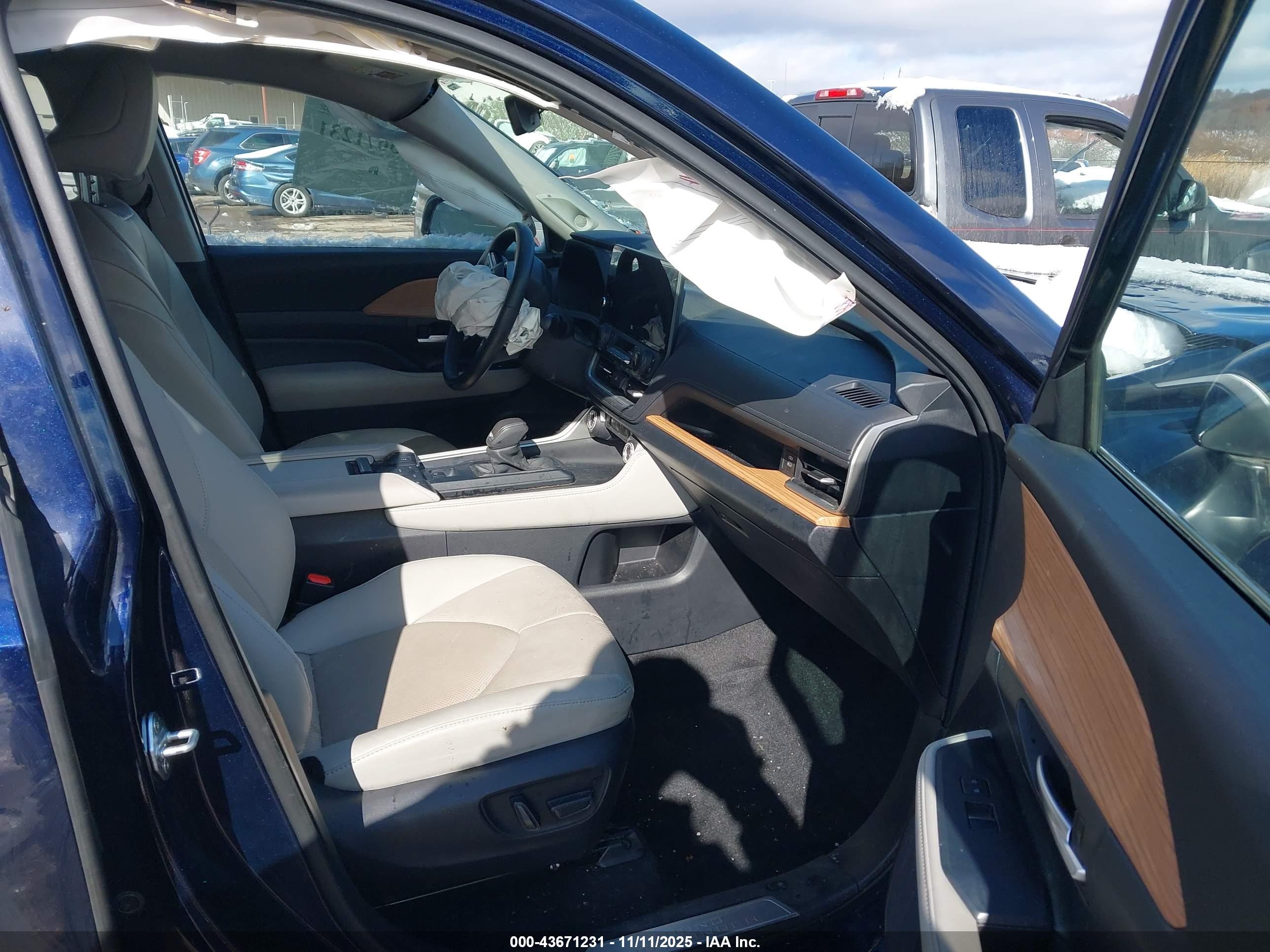 TOYOTA GRAND image 5