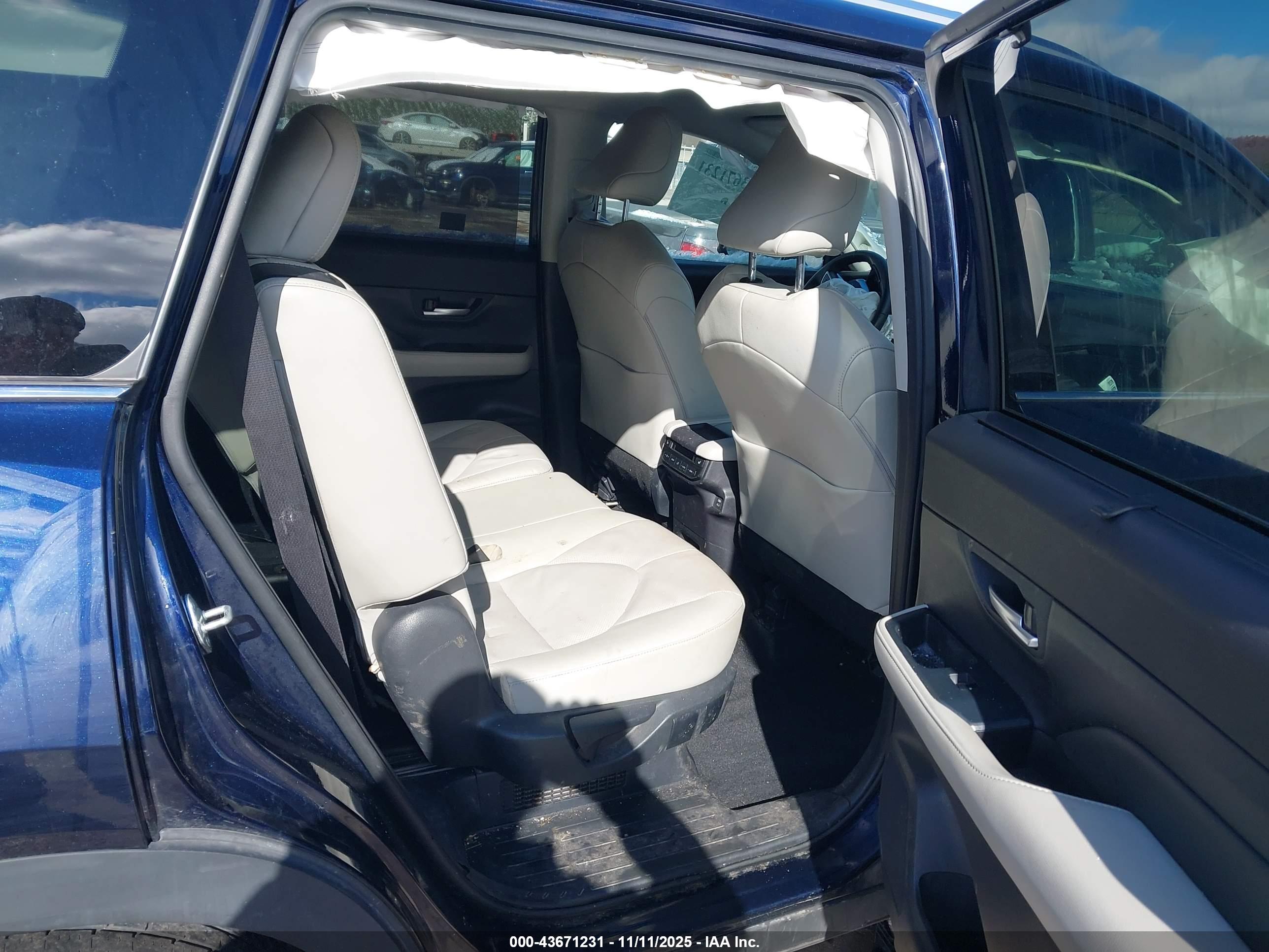TOYOTA GRAND image 8