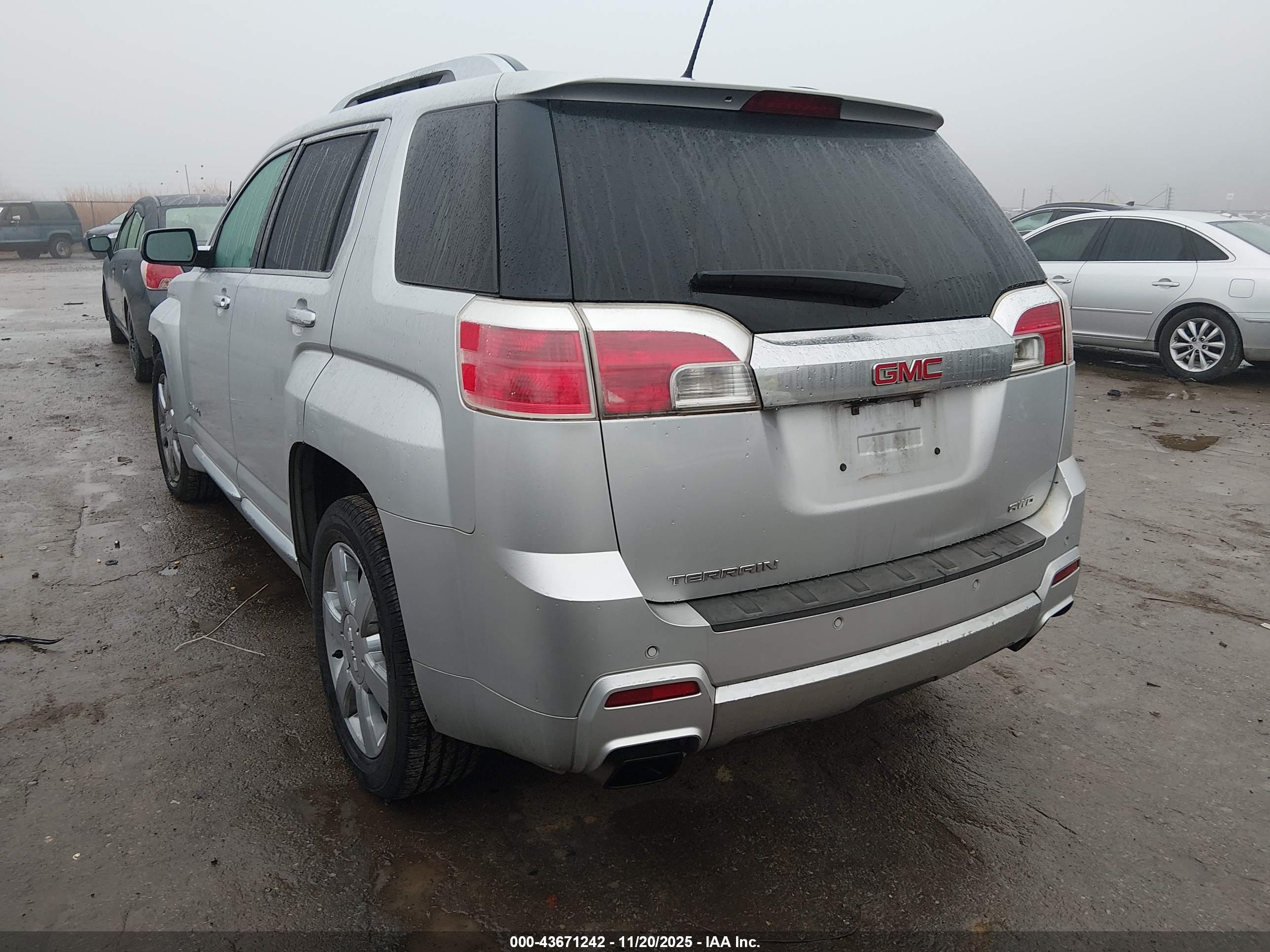 GMC TERRAIN image 3