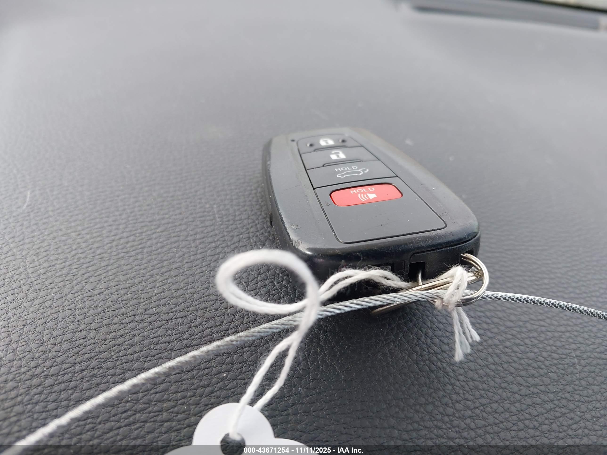 TOYOTA RAV4 image 11