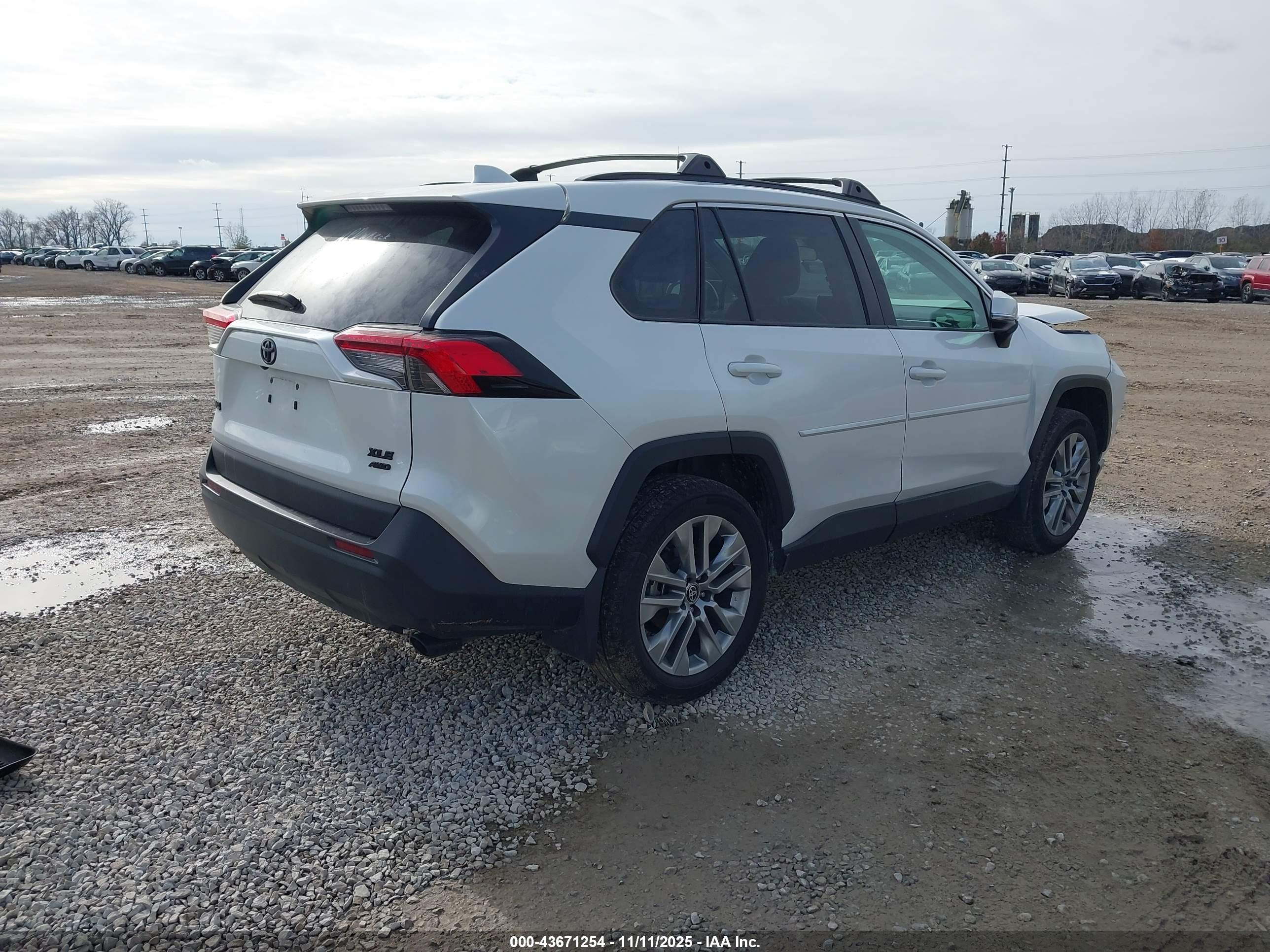 TOYOTA RAV4 image 4